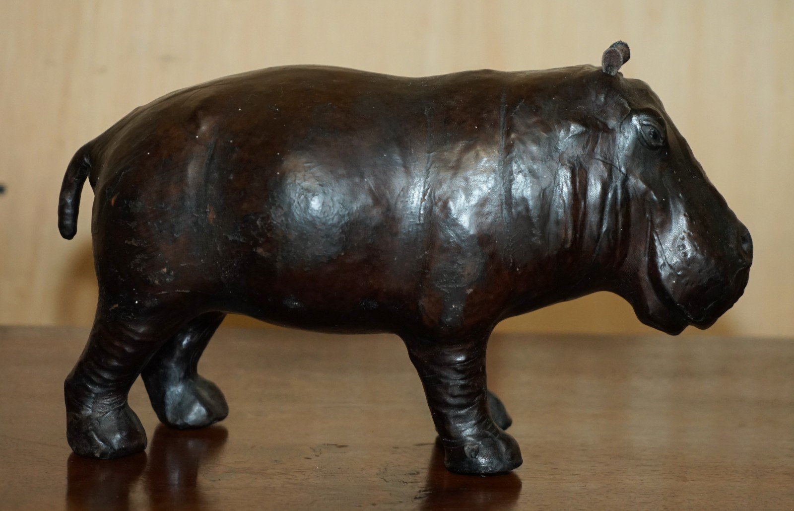 PAIR-OF-LIBERTYS-OMERSA-MOTHER-CALF-LEATHER-HIPPOPOTAMUS-FOOTSTOOL-HIPPOS-177417005635-14