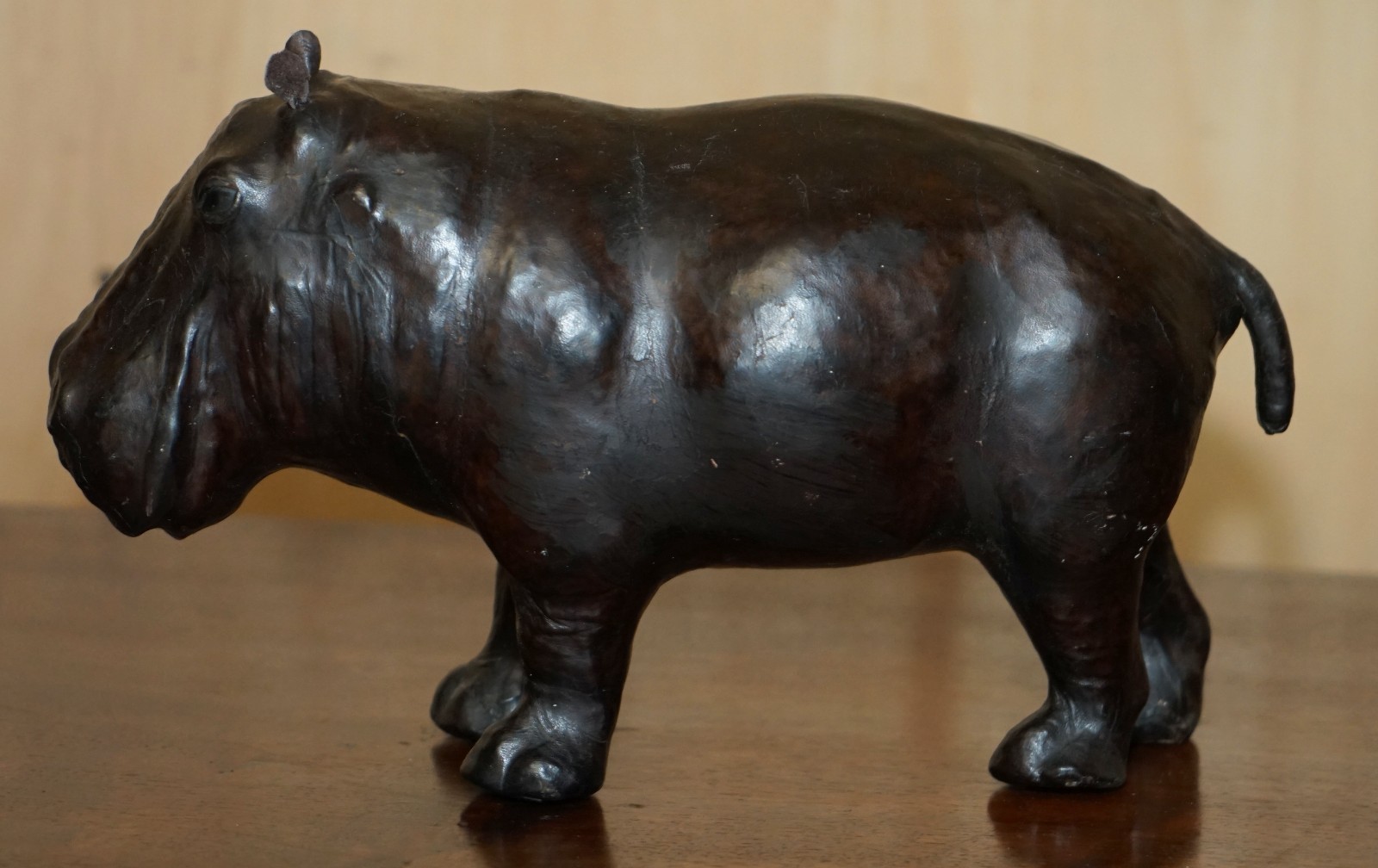 PAIR-OF-LIBERTYS-OMERSA-MOTHER-CALF-LEATHER-HIPPOPOTAMUS-FOOTSTOOL-HIPPOS-177417005635-19
