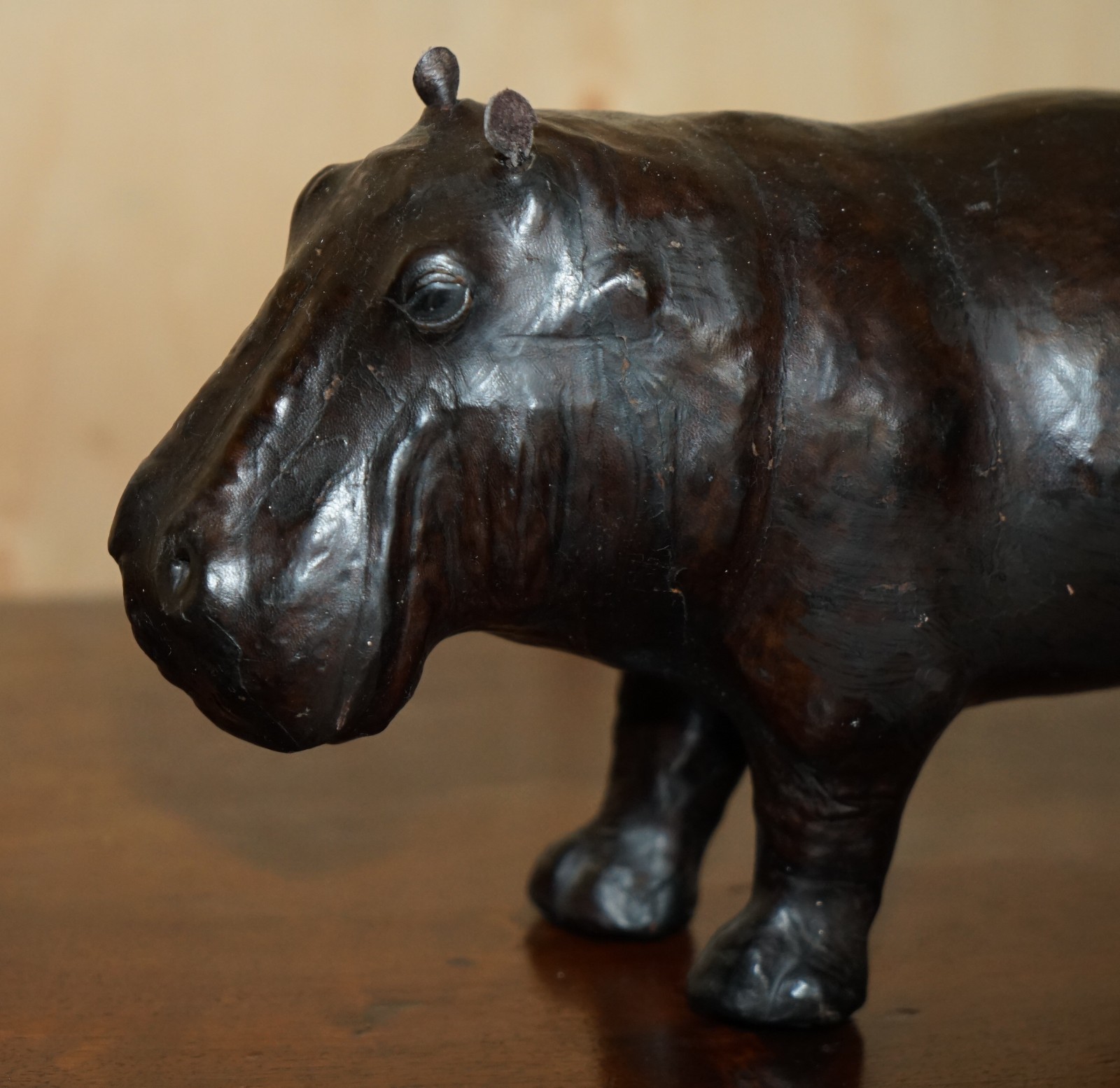 PAIR-OF-LIBERTYS-OMERSA-MOTHER-CALF-LEATHER-HIPPOPOTAMUS-FOOTSTOOL-HIPPOS-177417005635-20