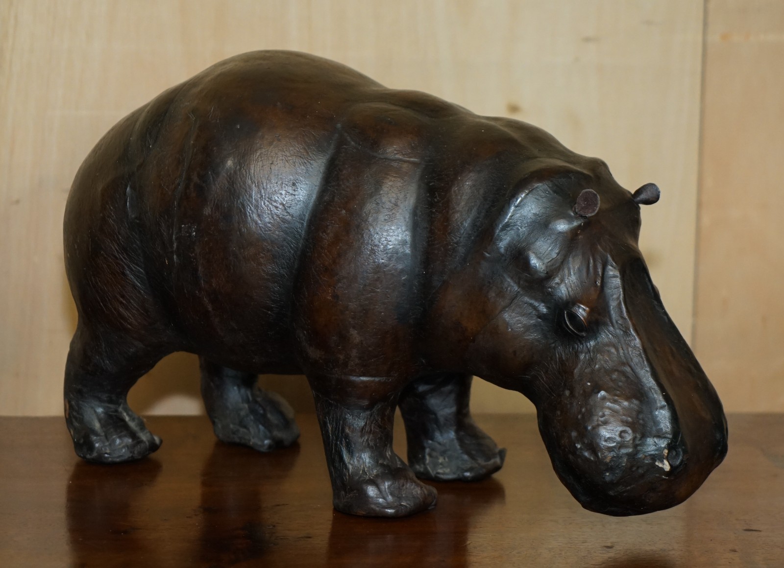 PAIR-OF-LIBERTYS-OMERSA-MOTHER-CALF-LEATHER-HIPPOPOTAMUS-FOOTSTOOL-HIPPOS-177417005635-3