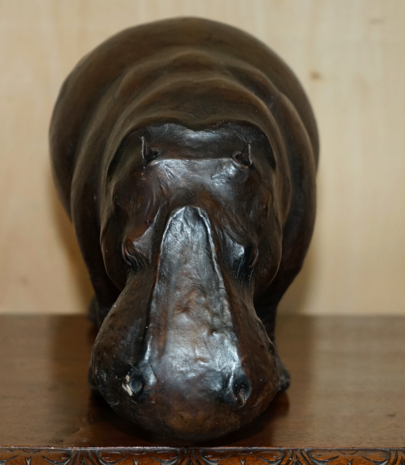 PAIR-OF-LIBERTYS-OMERSA-MOTHER-CALF-LEATHER-HIPPOPOTAMUS-FOOTSTOOL-HIPPOS-177417005635-7