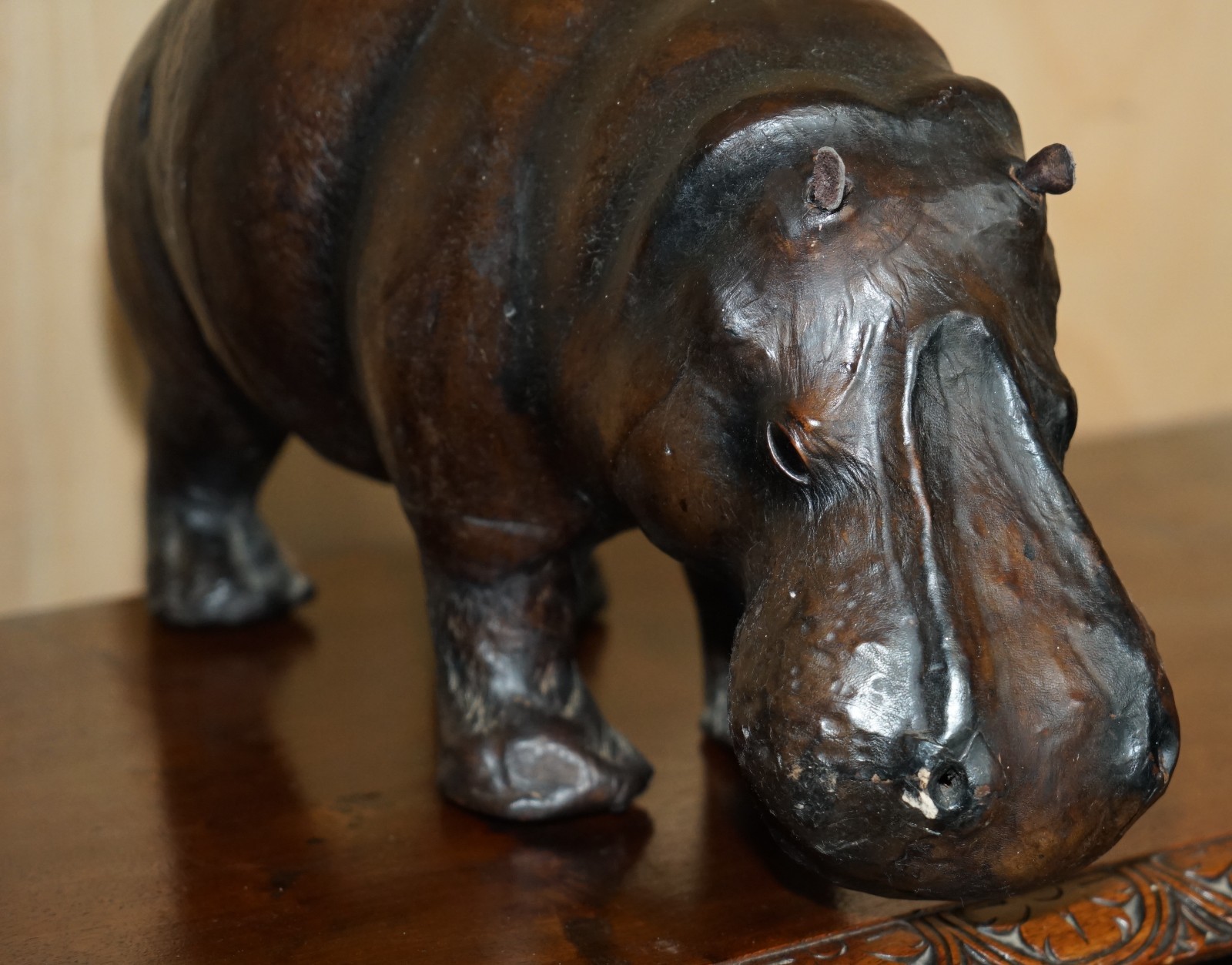 PAIR-OF-LIBERTYS-OMERSA-MOTHER-CALF-LEATHER-HIPPOPOTAMUS-FOOTSTOOL-HIPPOS-177417005635-8