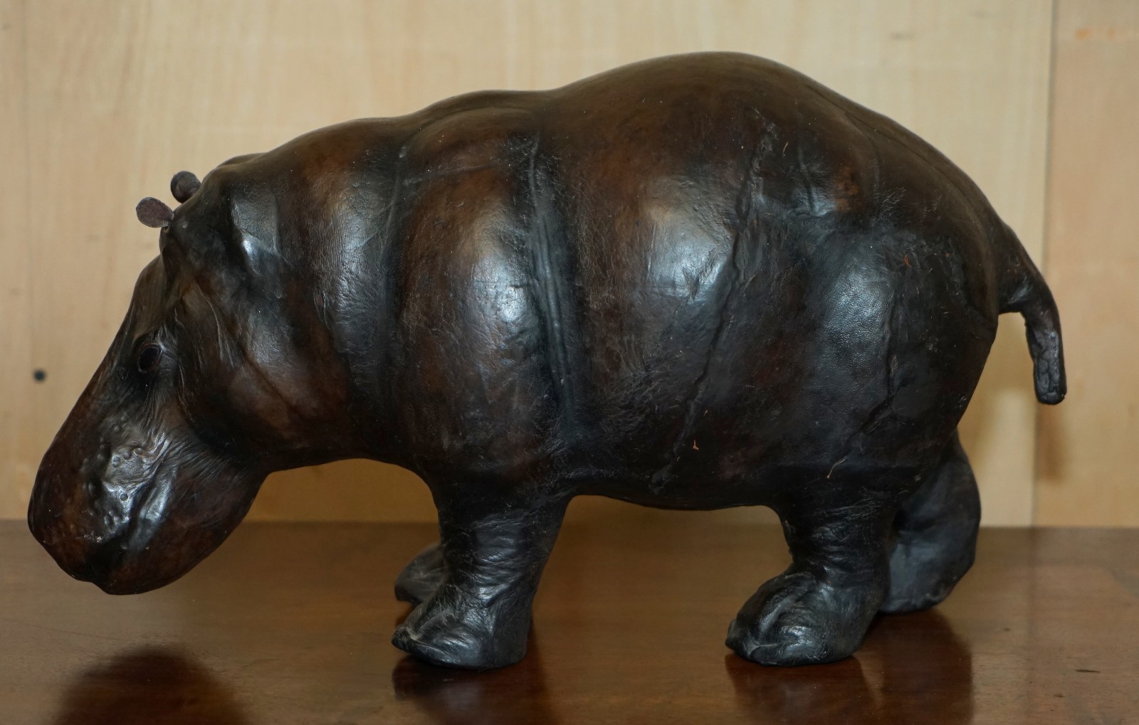 PAIR-OF-LIBERTYS-OMERSA-MOTHER-CALF-LEATHER-HIPPOPOTAMUS-FOOTSTOOL-HIPPOS-177417005635-9