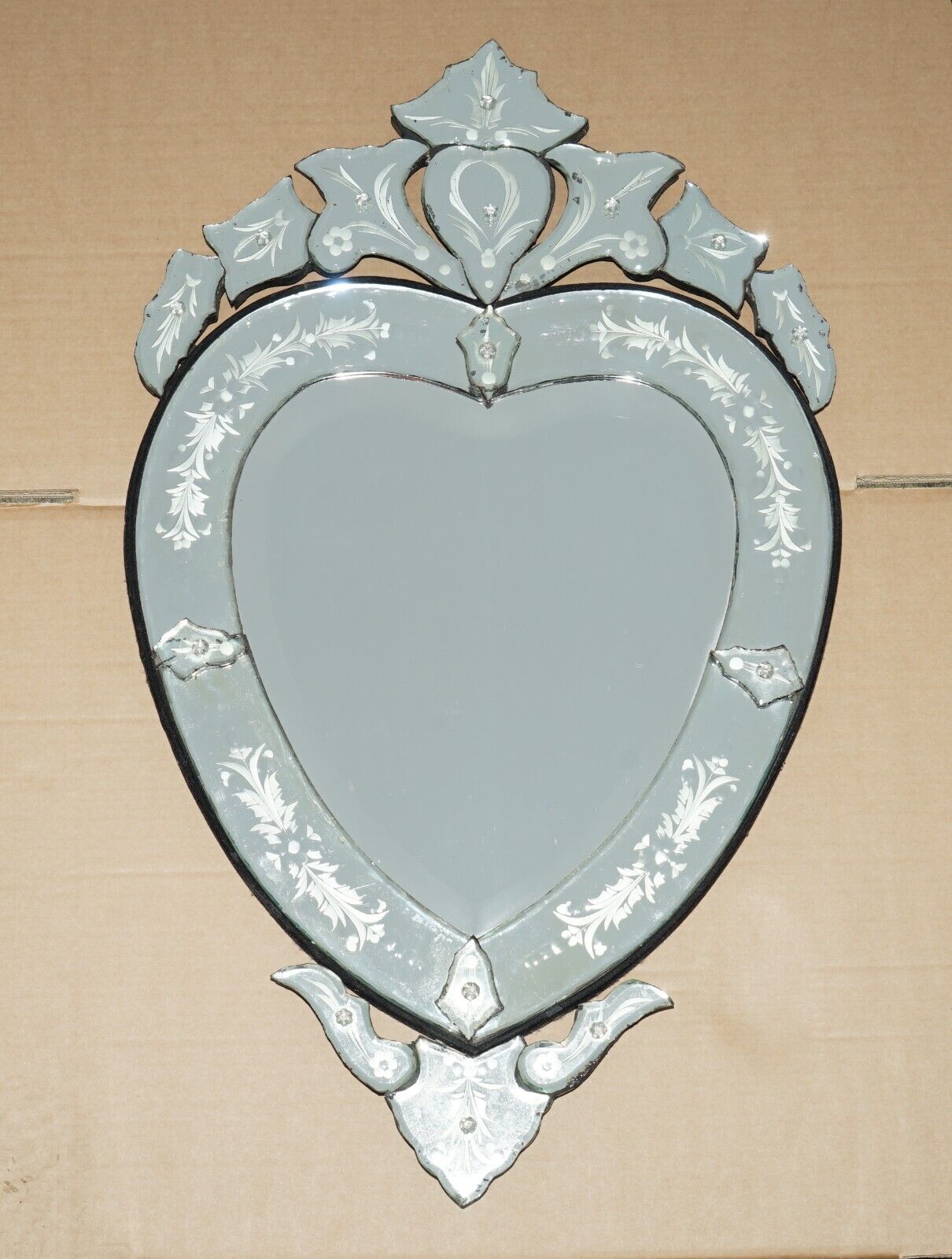 STUNNING ANTIQUE CIRCA 1910 VENETIAN ETCHED GLASS HEART SHAPED WALL MIRROR