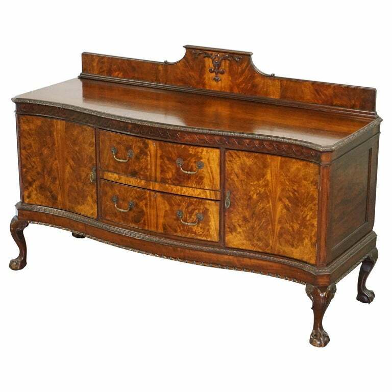 VICTORIAN THOMAS CHIPPENDALE CLAW & BALL FEET SIDEBOARD FLAMED CURL MAHOGANY