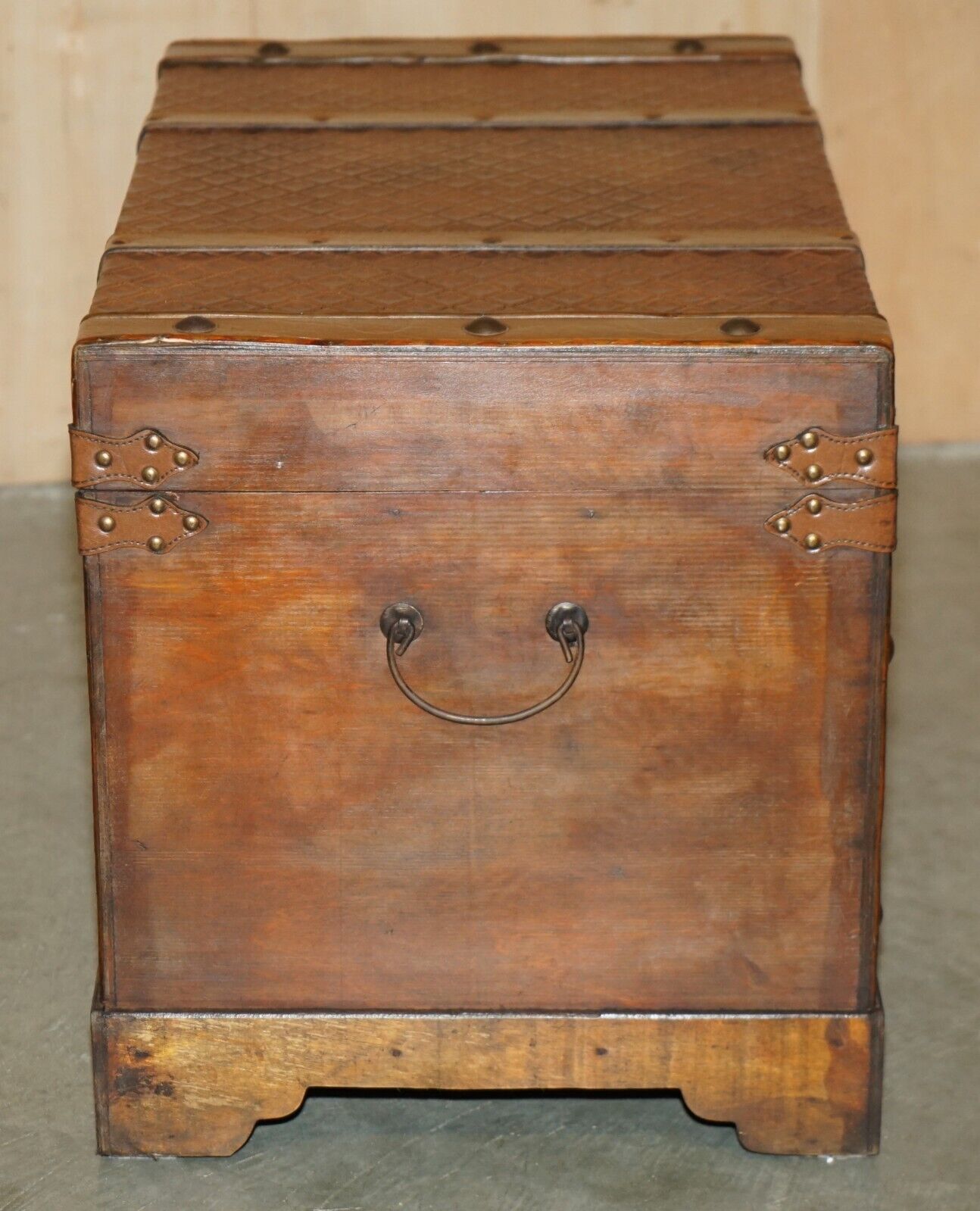 VINTAGE-BROWN-LEATHER-STORAGE-TRUNK-COFFEE-COCKTAIL-TABLE-OTTOMAN-LOVELY-PATINA-205009862175-11