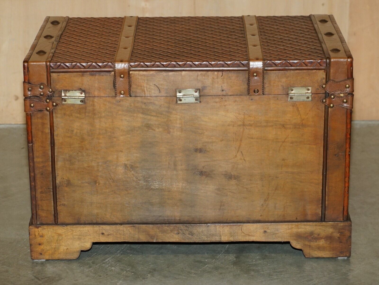 VINTAGE-BROWN-LEATHER-STORAGE-TRUNK-COFFEE-COCKTAIL-TABLE-OTTOMAN-LOVELY-PATINA-205009862175-12