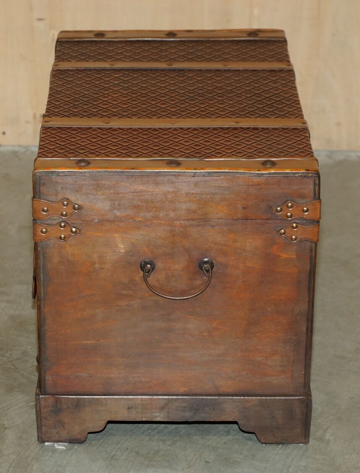 VINTAGE-BROWN-LEATHER-STORAGE-TRUNK-COFFEE-COCKTAIL-TABLE-OTTOMAN-LOVELY-PATINA-205009862175-13