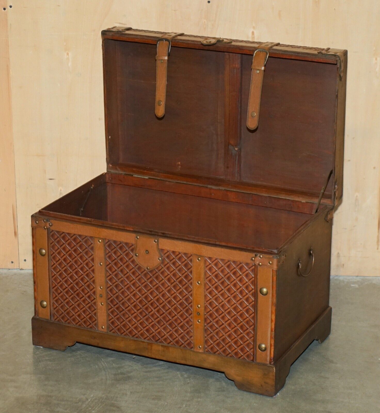VINTAGE-BROWN-LEATHER-STORAGE-TRUNK-COFFEE-COCKTAIL-TABLE-OTTOMAN-LOVELY-PATINA-205009862175-14