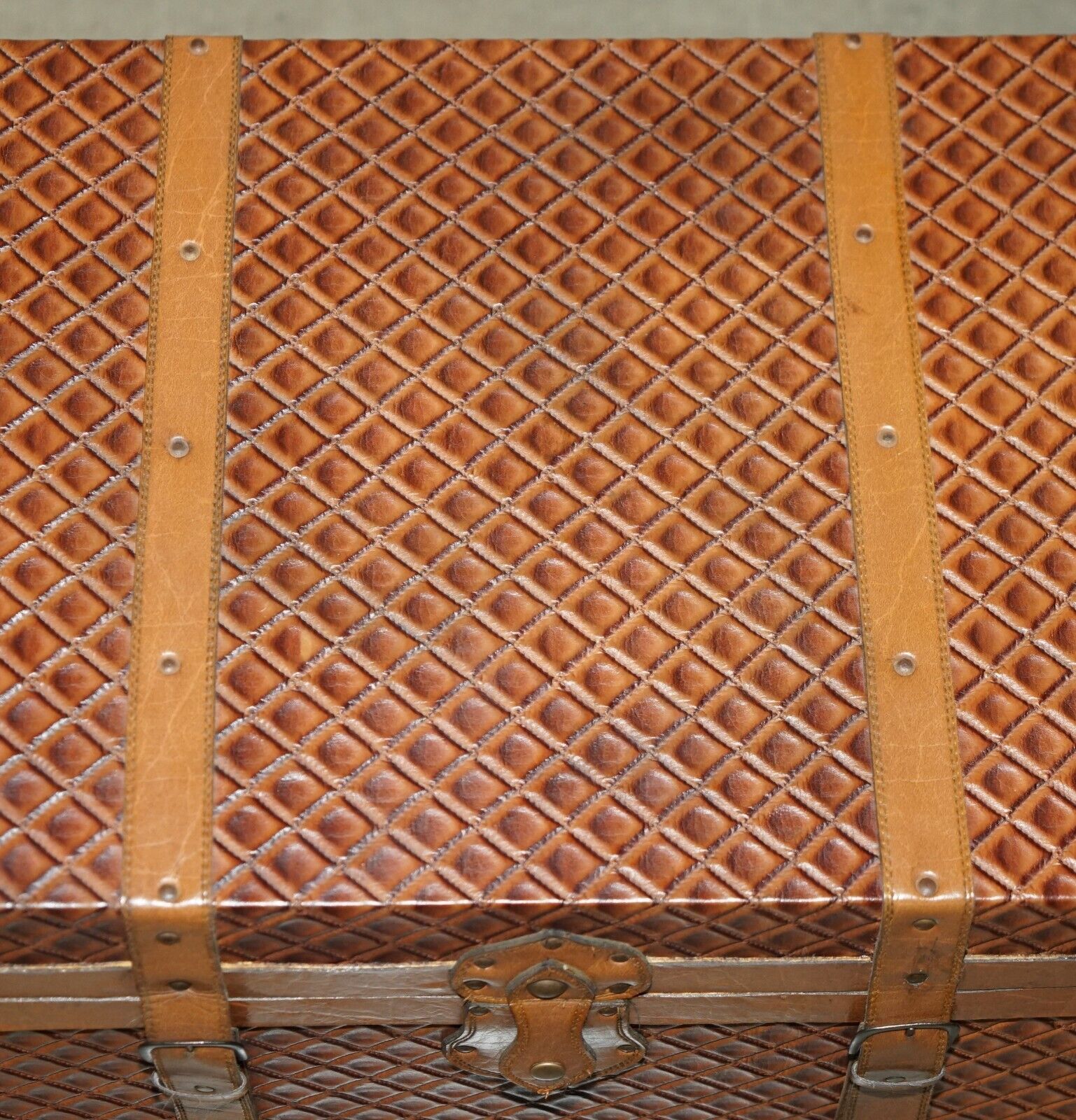 VINTAGE-BROWN-LEATHER-STORAGE-TRUNK-COFFEE-COCKTAIL-TABLE-OTTOMAN-LOVELY-PATINA-205009862175-5