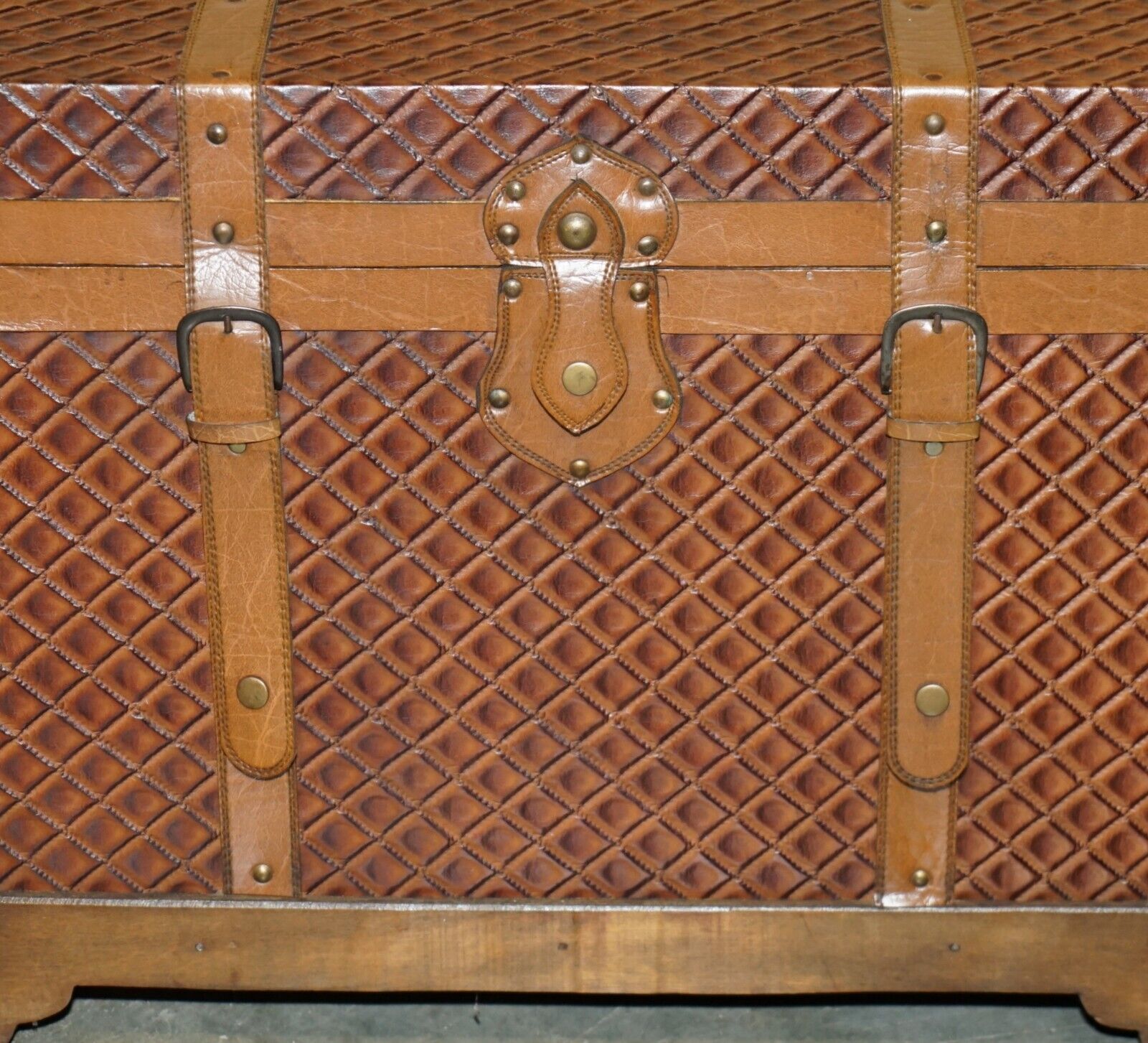 VINTAGE-BROWN-LEATHER-STORAGE-TRUNK-COFFEE-COCKTAIL-TABLE-OTTOMAN-LOVELY-PATINA-205009862175-8