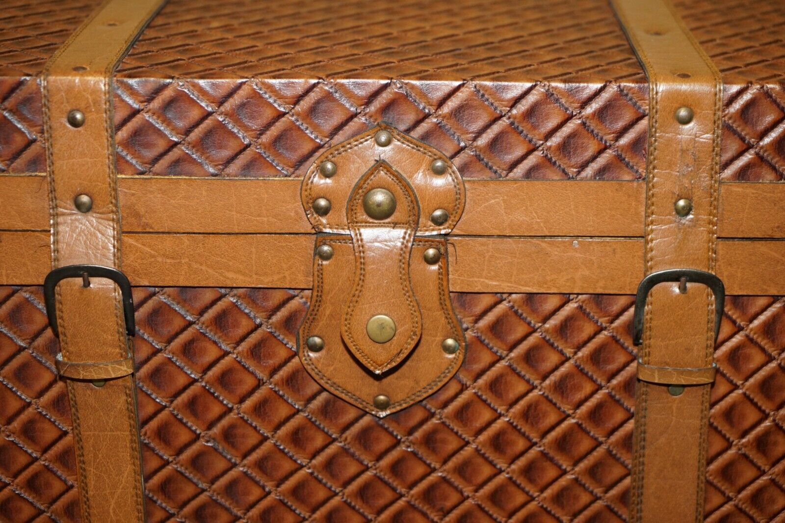 VINTAGE-BROWN-LEATHER-STORAGE-TRUNK-COFFEE-COCKTAIL-TABLE-OTTOMAN-LOVELY-PATINA-205009862175-9