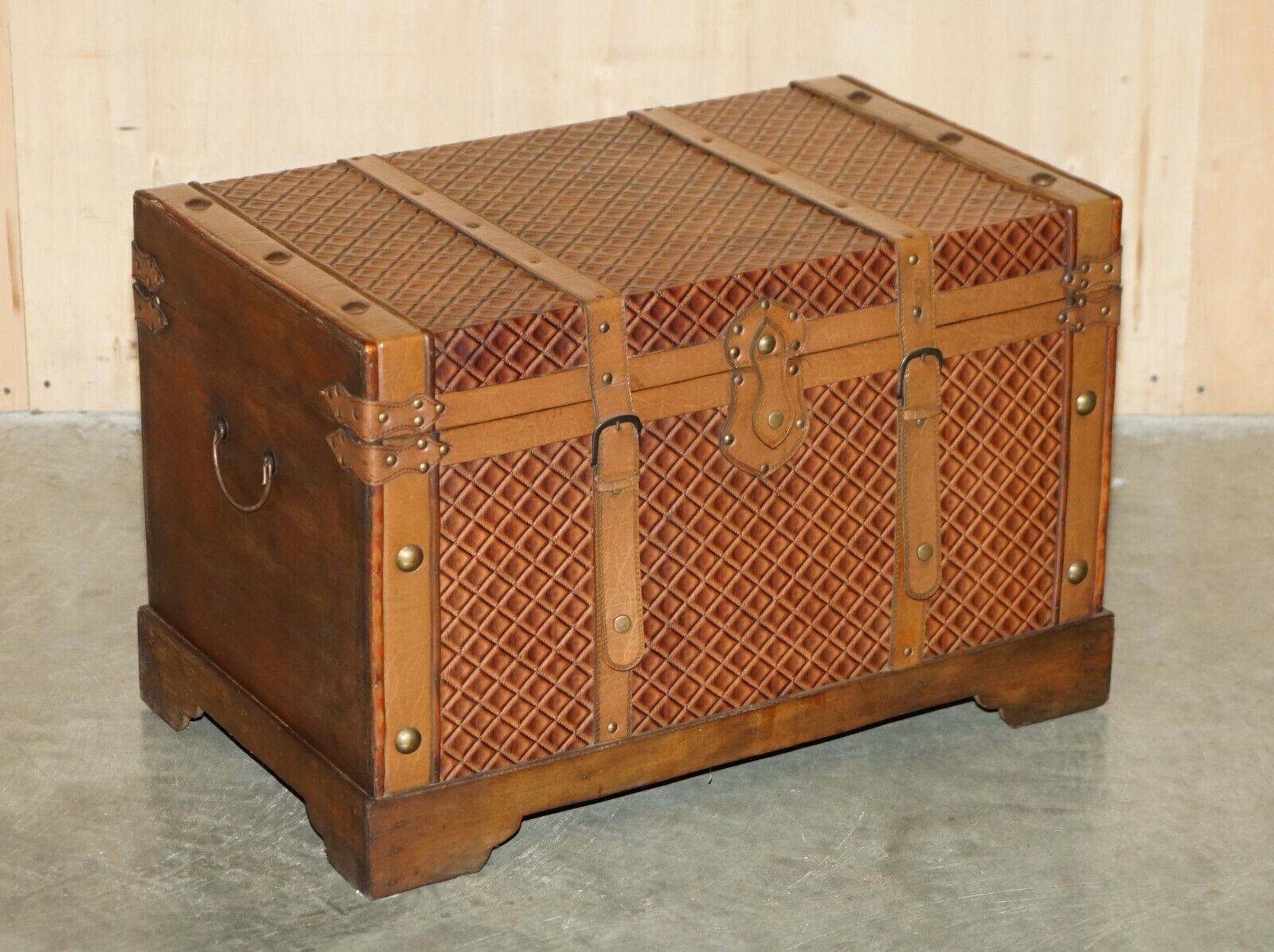 VINTAGE-BROWN-LEATHER-STORAGE-TRUNK-COFFEE-COCKTAIL-TABLE-OTTOMAN-LOVELY-PATINA-205009862175