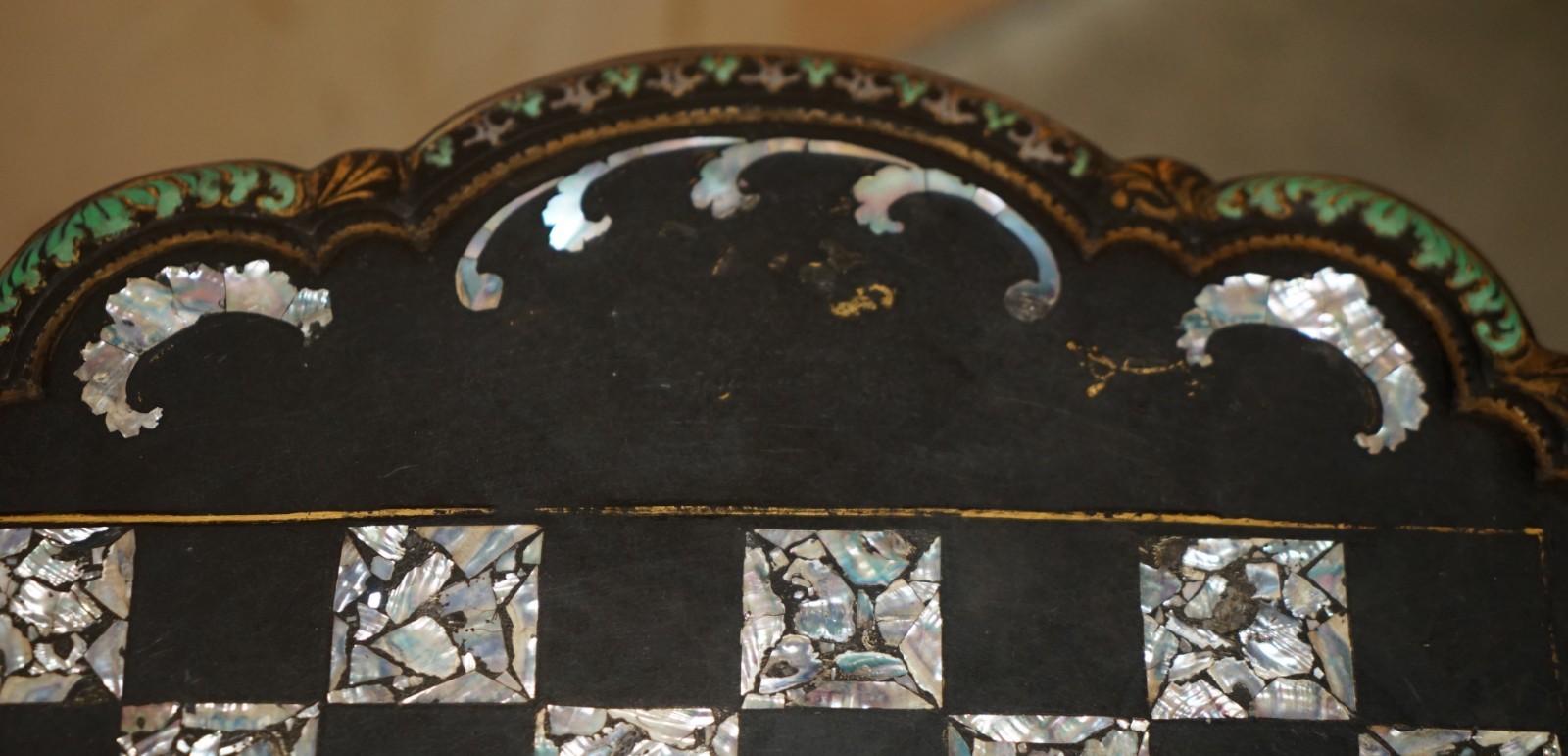 ANTIQUE-VICTORIAN-1860-BLACK-LACQUER-MOTHER-OF-PEARL-CHESS-TILT-TOP-GAMES-TABLE-187687763486-11