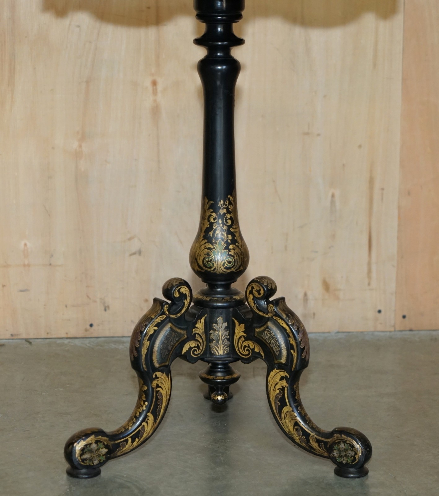 ANTIQUE-VICTORIAN-1860-BLACK-LACQUER-MOTHER-OF-PEARL-CHESS-TILT-TOP-GAMES-TABLE-187687763486-13