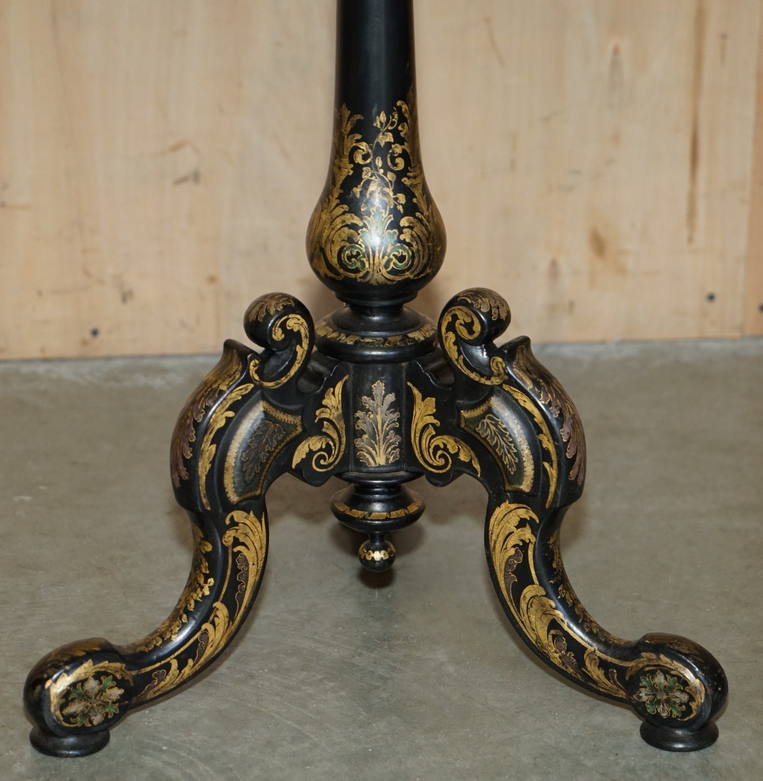 ANTIQUE-VICTORIAN-1860-BLACK-LACQUER-MOTHER-OF-PEARL-CHESS-TILT-TOP-GAMES-TABLE-187687763486-14