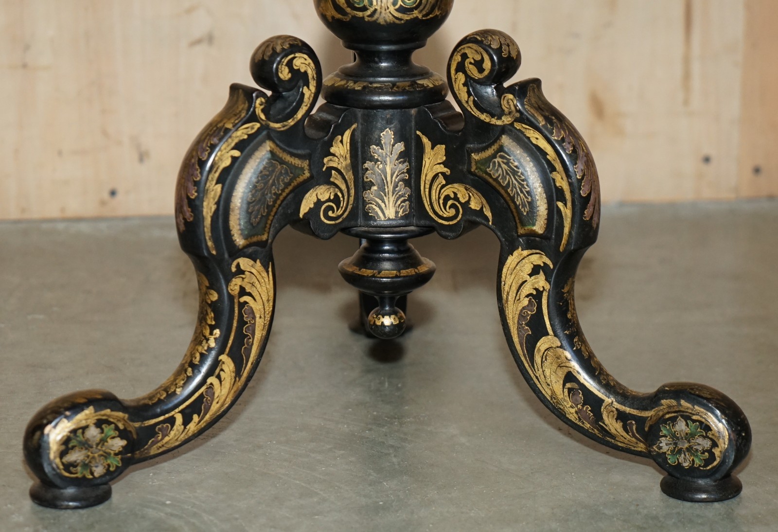 ANTIQUE-VICTORIAN-1860-BLACK-LACQUER-MOTHER-OF-PEARL-CHESS-TILT-TOP-GAMES-TABLE-187687763486-15