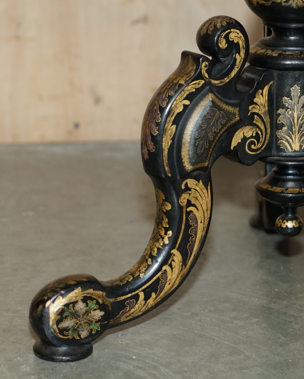 ANTIQUE-VICTORIAN-1860-BLACK-LACQUER-MOTHER-OF-PEARL-CHESS-TILT-TOP-GAMES-TABLE-187687763486-16