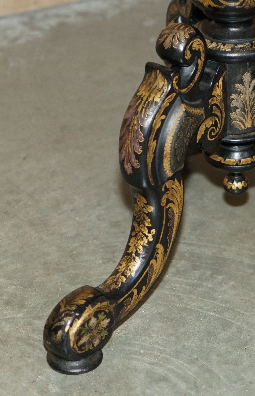 ANTIQUE-VICTORIAN-1860-BLACK-LACQUER-MOTHER-OF-PEARL-CHESS-TILT-TOP-GAMES-TABLE-187687763486-17