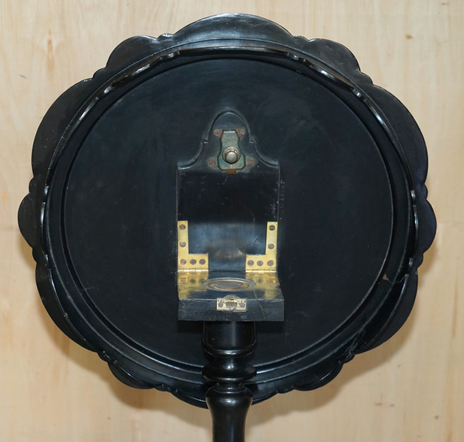 ANTIQUE-VICTORIAN-1860-BLACK-LACQUER-MOTHER-OF-PEARL-CHESS-TILT-TOP-GAMES-TABLE-187687763486-20