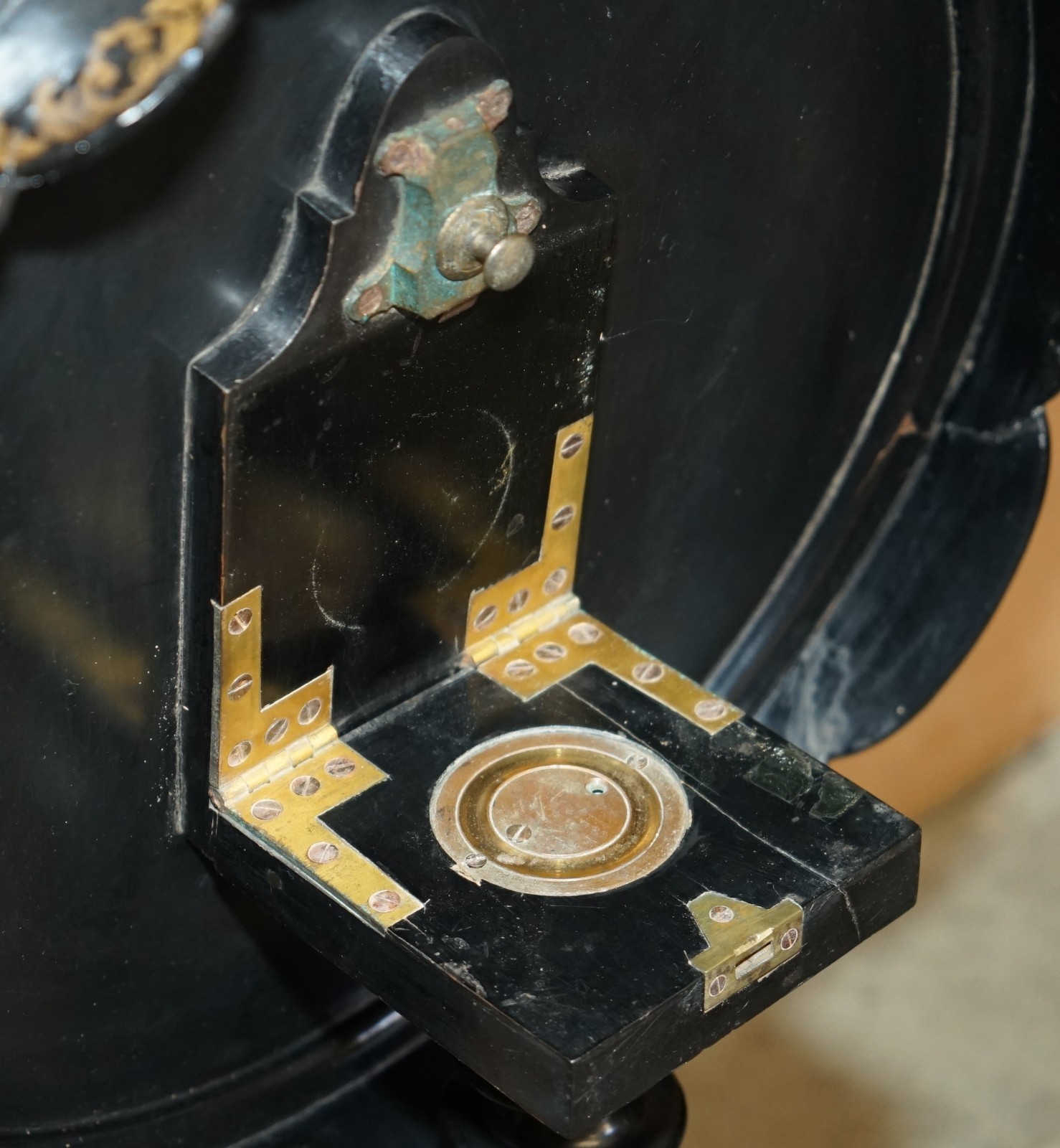 ANTIQUE-VICTORIAN-1860-BLACK-LACQUER-MOTHER-OF-PEARL-CHESS-TILT-TOP-GAMES-TABLE-187687763486-21