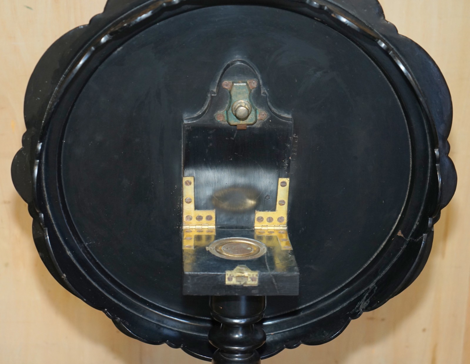 ANTIQUE-VICTORIAN-1860-BLACK-LACQUER-MOTHER-OF-PEARL-CHESS-TILT-TOP-GAMES-TABLE-187687763486-22