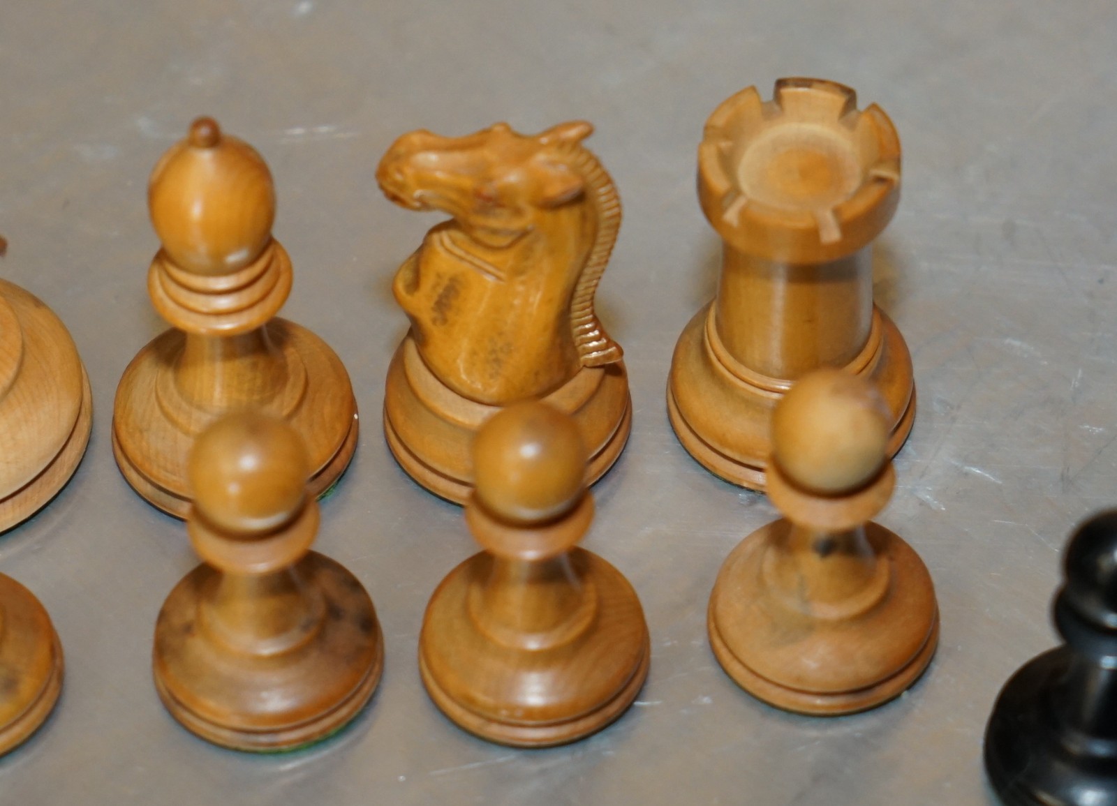 ANTIQUE-VICTORIAN-JACQUE-STAUNTON-CHESSMAN-STAMPED-CHESS-SET-IN-ORIGINAL-BOX-205812678116-10