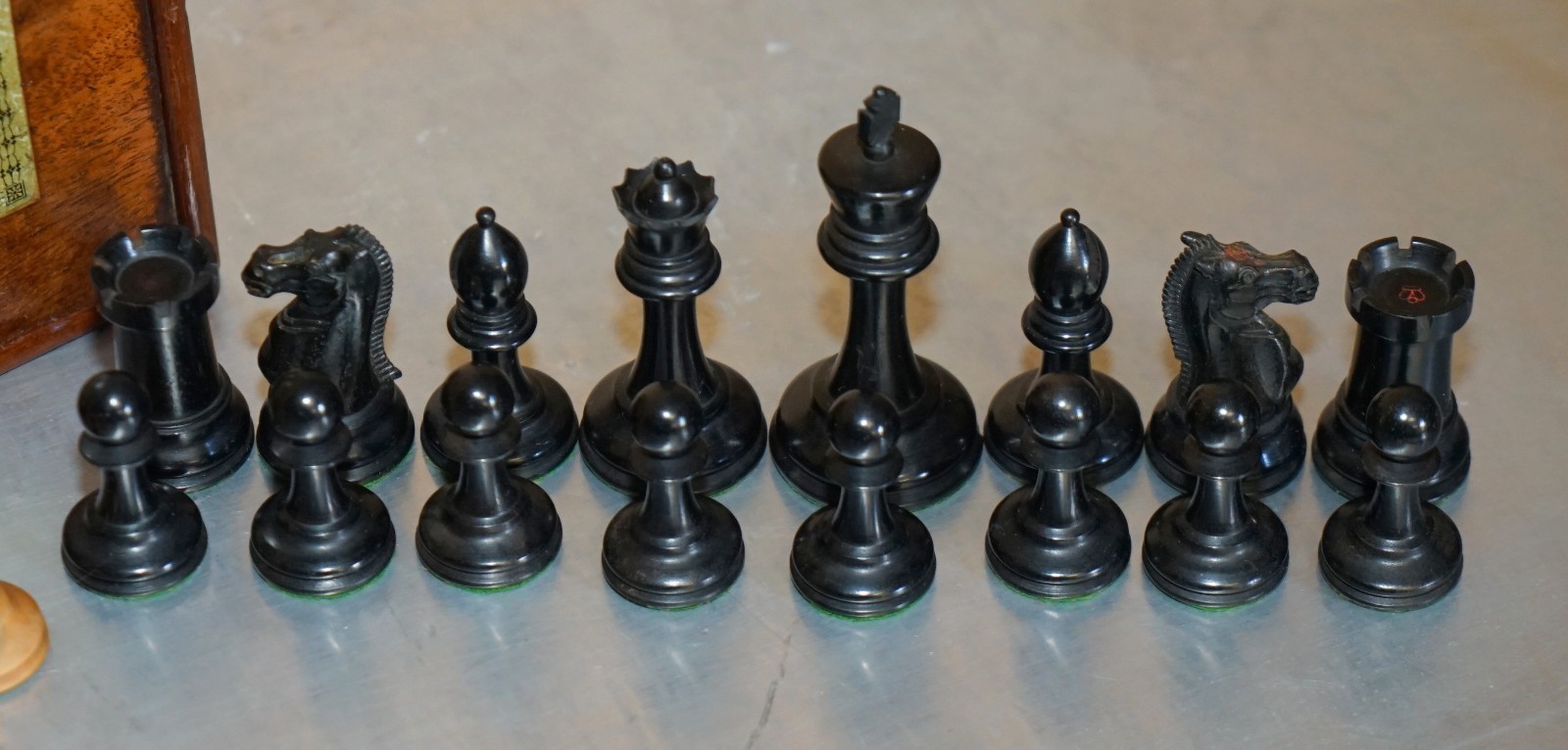 ANTIQUE-VICTORIAN-JACQUE-STAUNTON-CHESSMAN-STAMPED-CHESS-SET-IN-ORIGINAL-BOX-205812678116-3