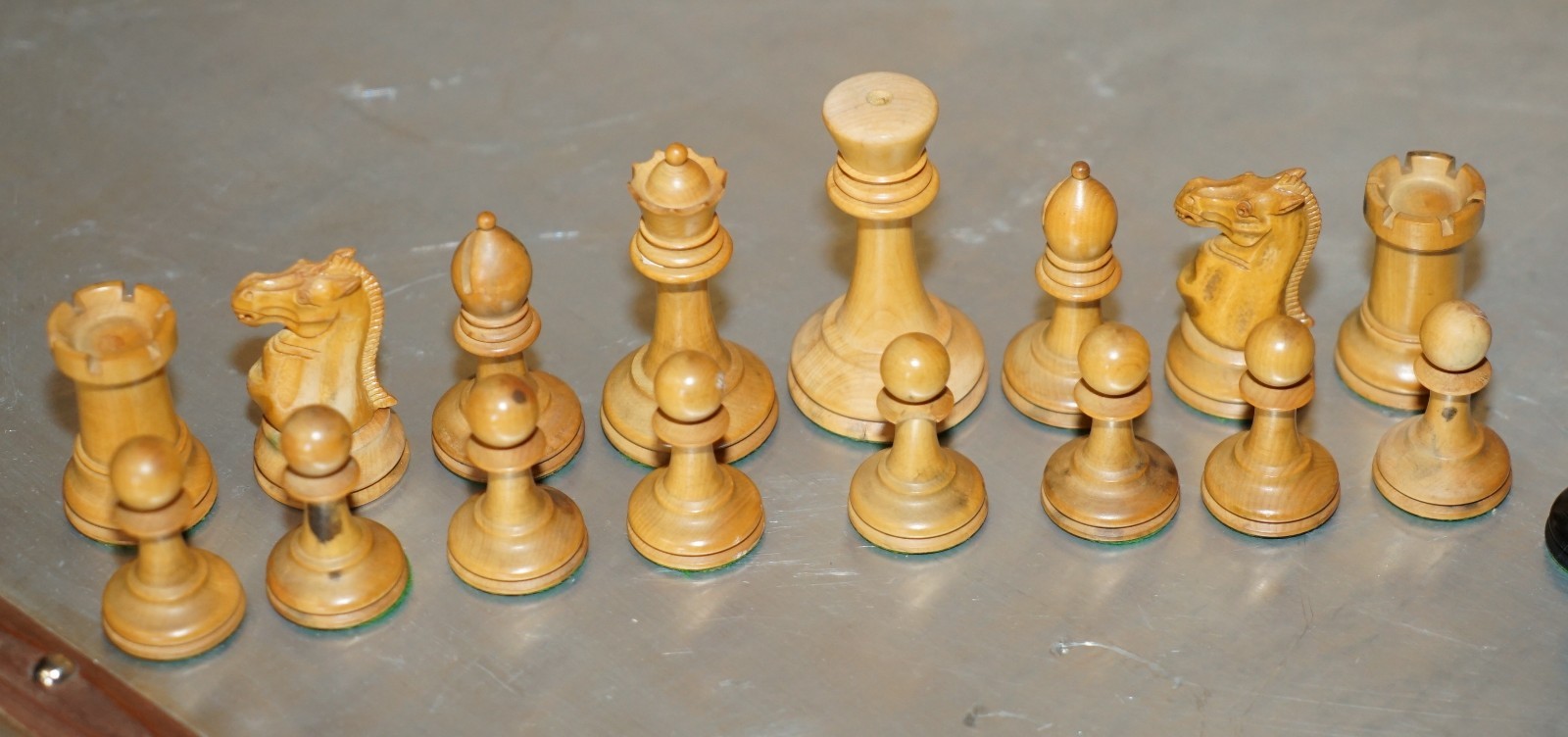 ANTIQUE-VICTORIAN-JACQUE-STAUNTON-CHESSMAN-STAMPED-CHESS-SET-IN-ORIGINAL-BOX-205812678116-9