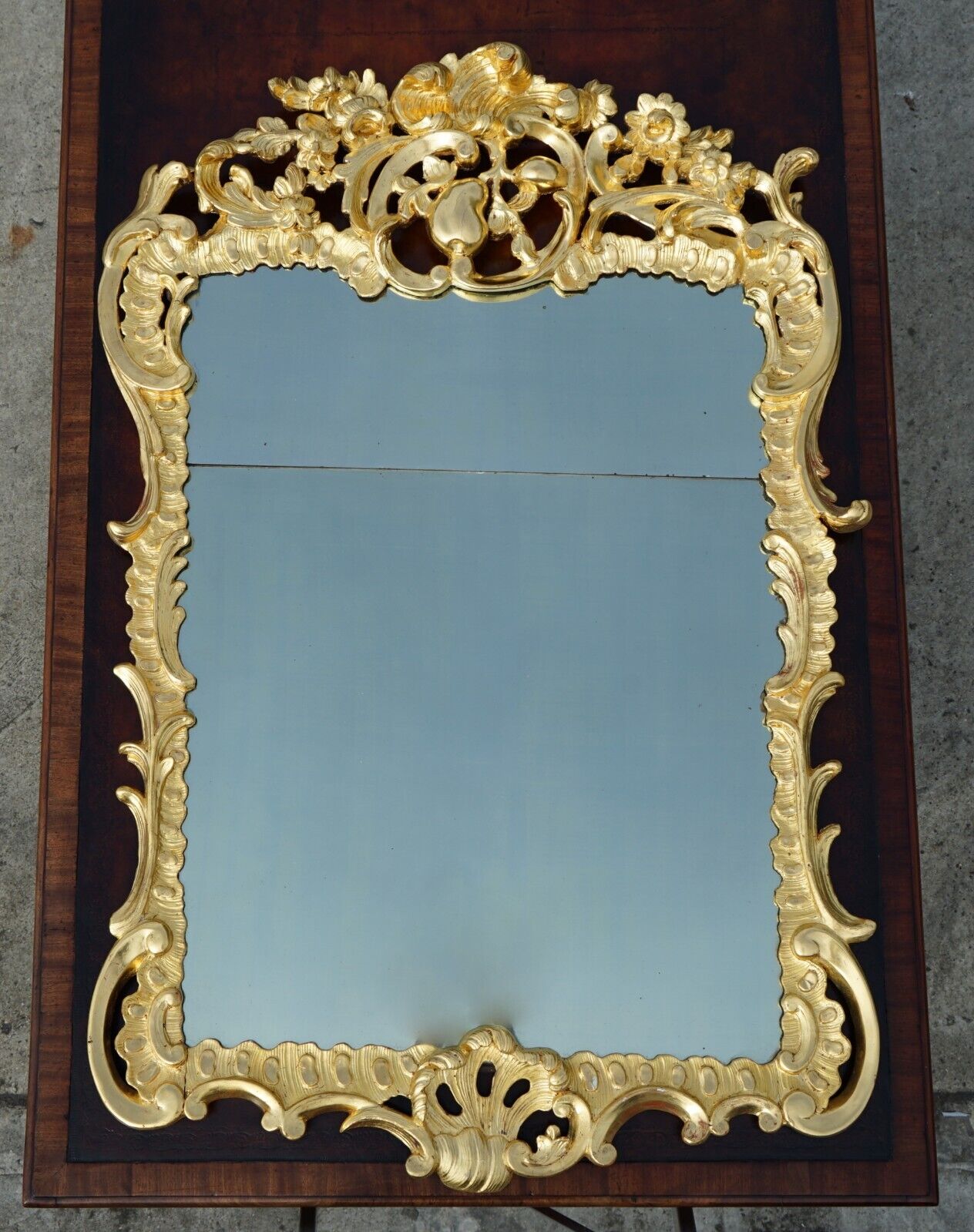 EXQUISITE FRENCH ANTIQUE LOUIS XV PERIOD 1770 GOLD GILT MIRROR WITH FOXED PLATE