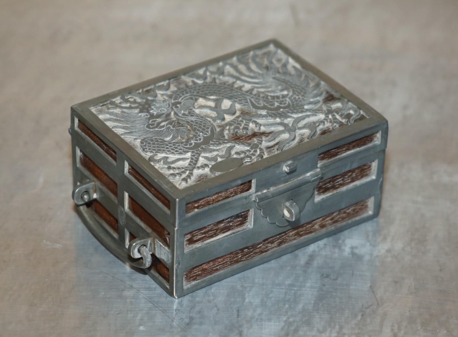 ANTIQUE-CIRCA-1900-CHINESE-KUT-HING-PEWTER-WOOD-CARVED-DRAGON-JEWELLERY-BOX-205812682707-2
