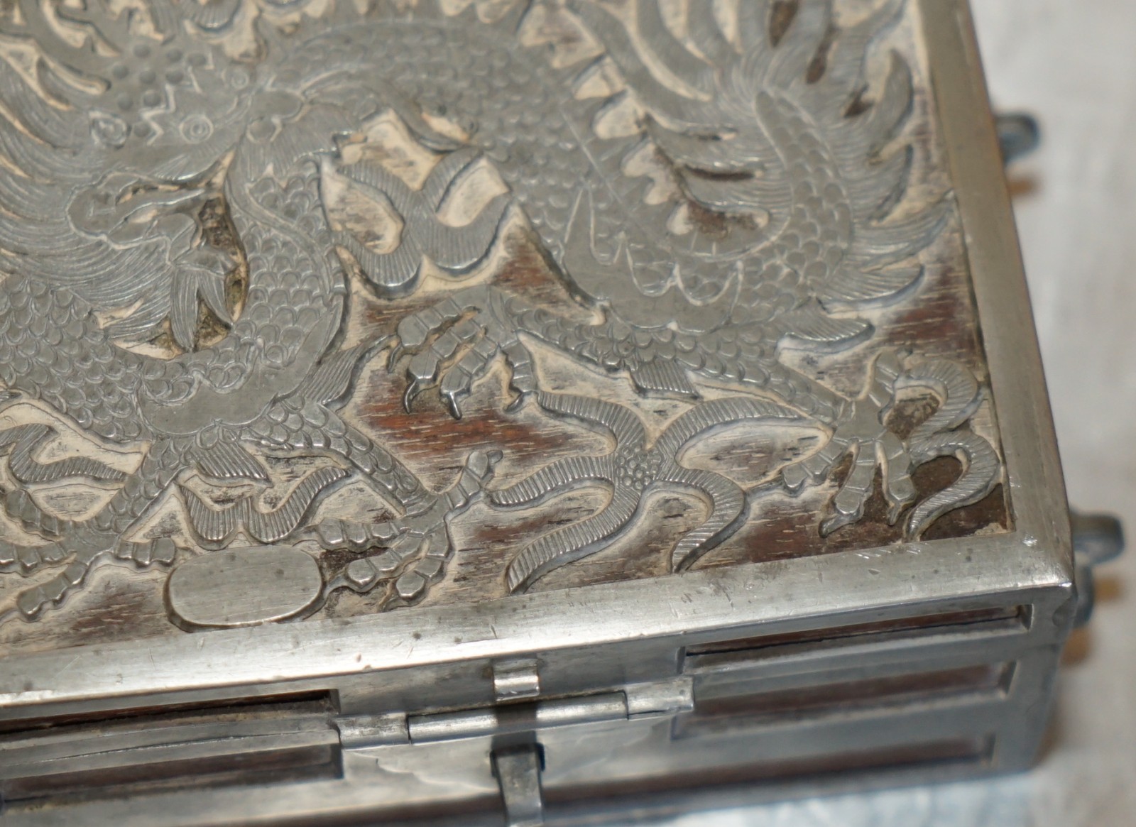 ANTIQUE-CIRCA-1900-CHINESE-KUT-HING-PEWTER-WOOD-CARVED-DRAGON-JEWELLERY-BOX-205812682707-6