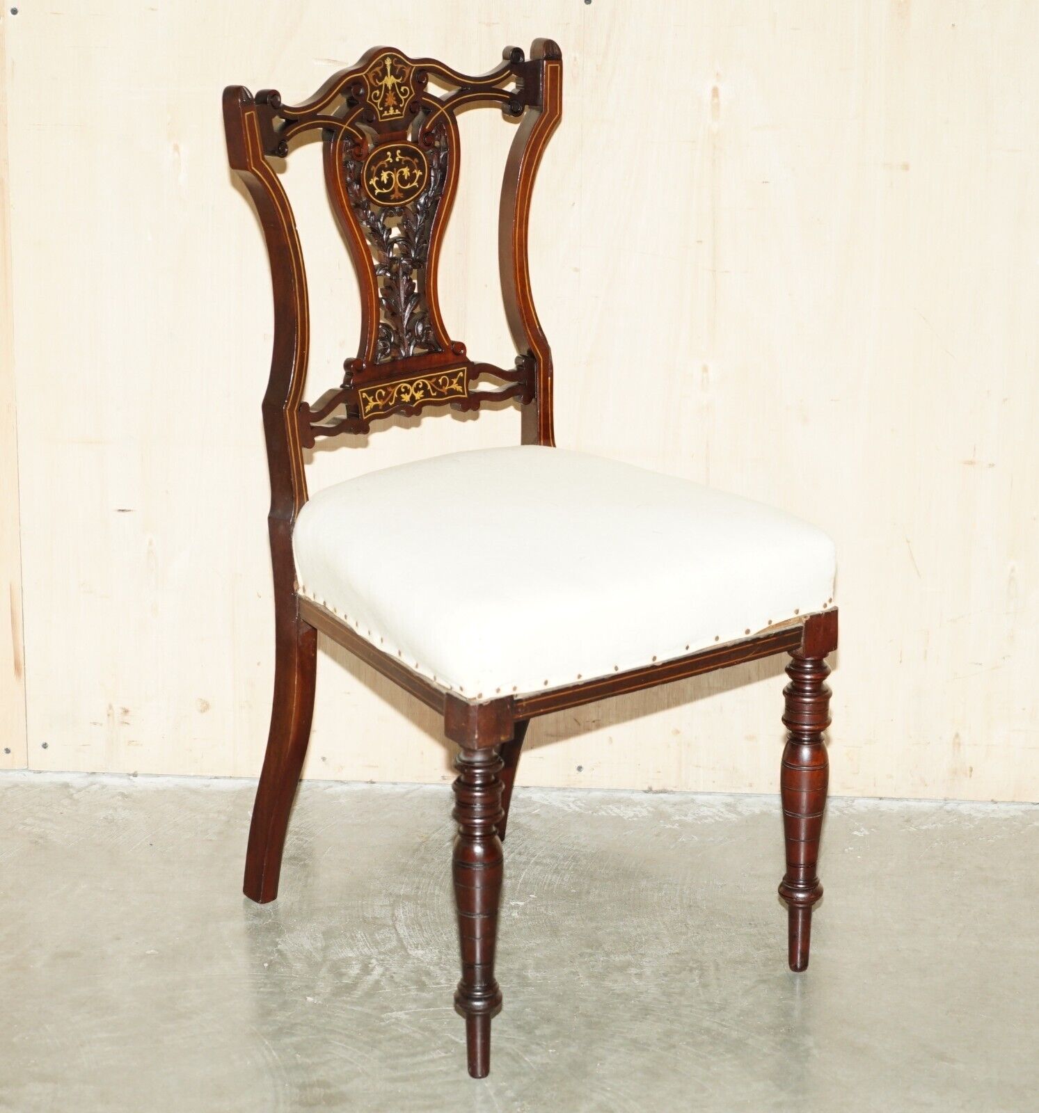 ANTIQUE VICTORIAN ROSEWOOD SALON CHAIR WITH STUNNING INLAID BACK PANEL