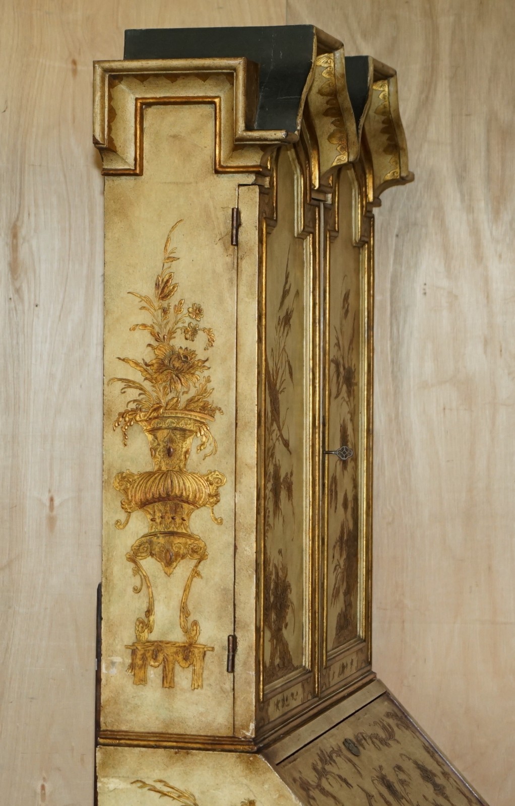 CIRCA-1900-VENETIAN-CHINOISERIE-DECORATED-PARCEL-GILT-BUREAU-BOOKCASE-DRAWERS-205812604857-11