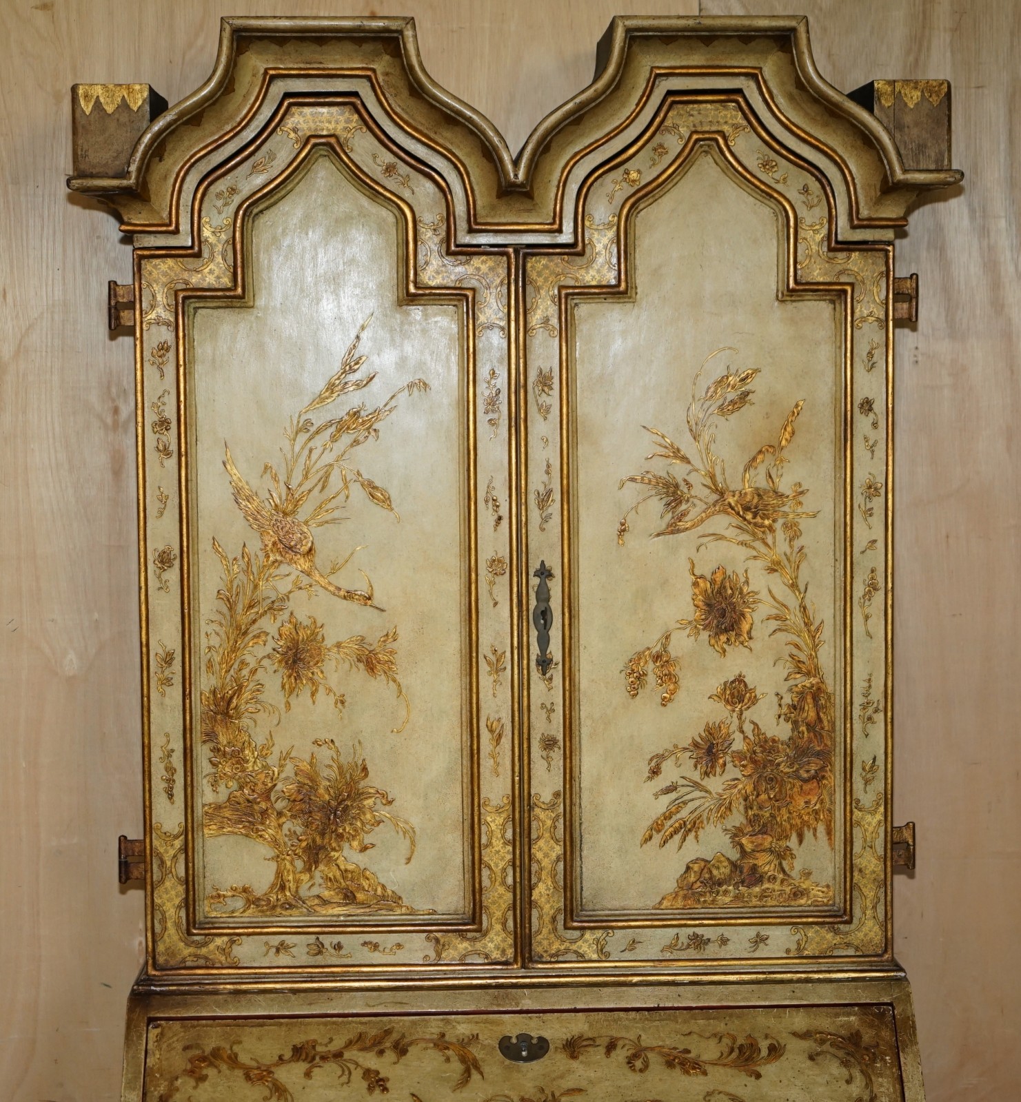 CIRCA-1900-VENETIAN-CHINOISERIE-DECORATED-PARCEL-GILT-BUREAU-BOOKCASE-DRAWERS-205812604857-8
