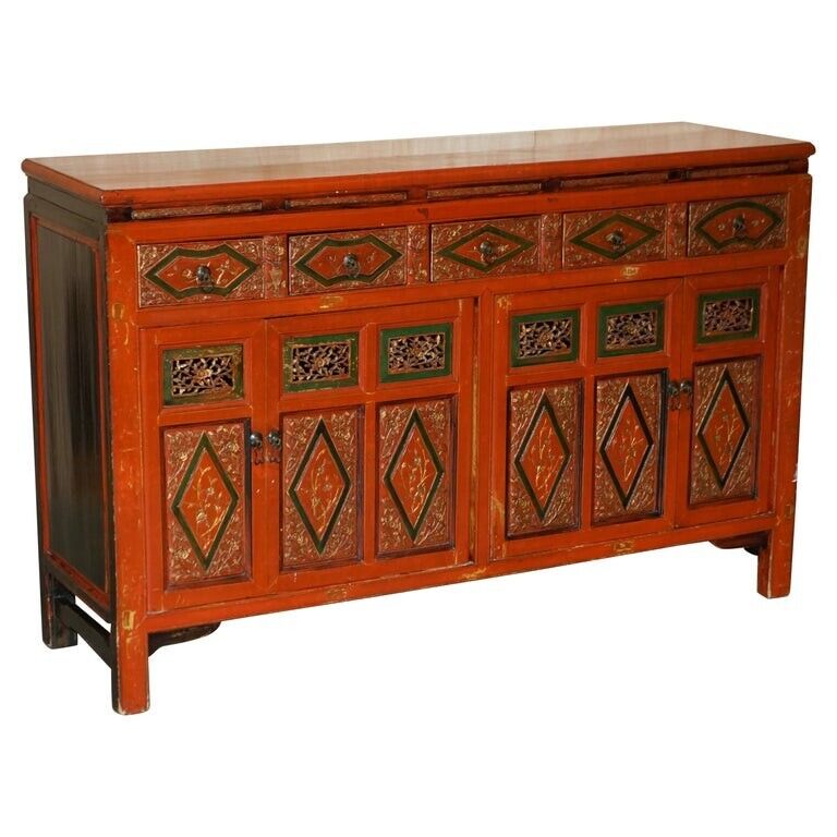 DECORATIVE VINTAGE CHINESE GOLD LEAF FLORAL PAINTED AND LACQUERED SIDEBOARD