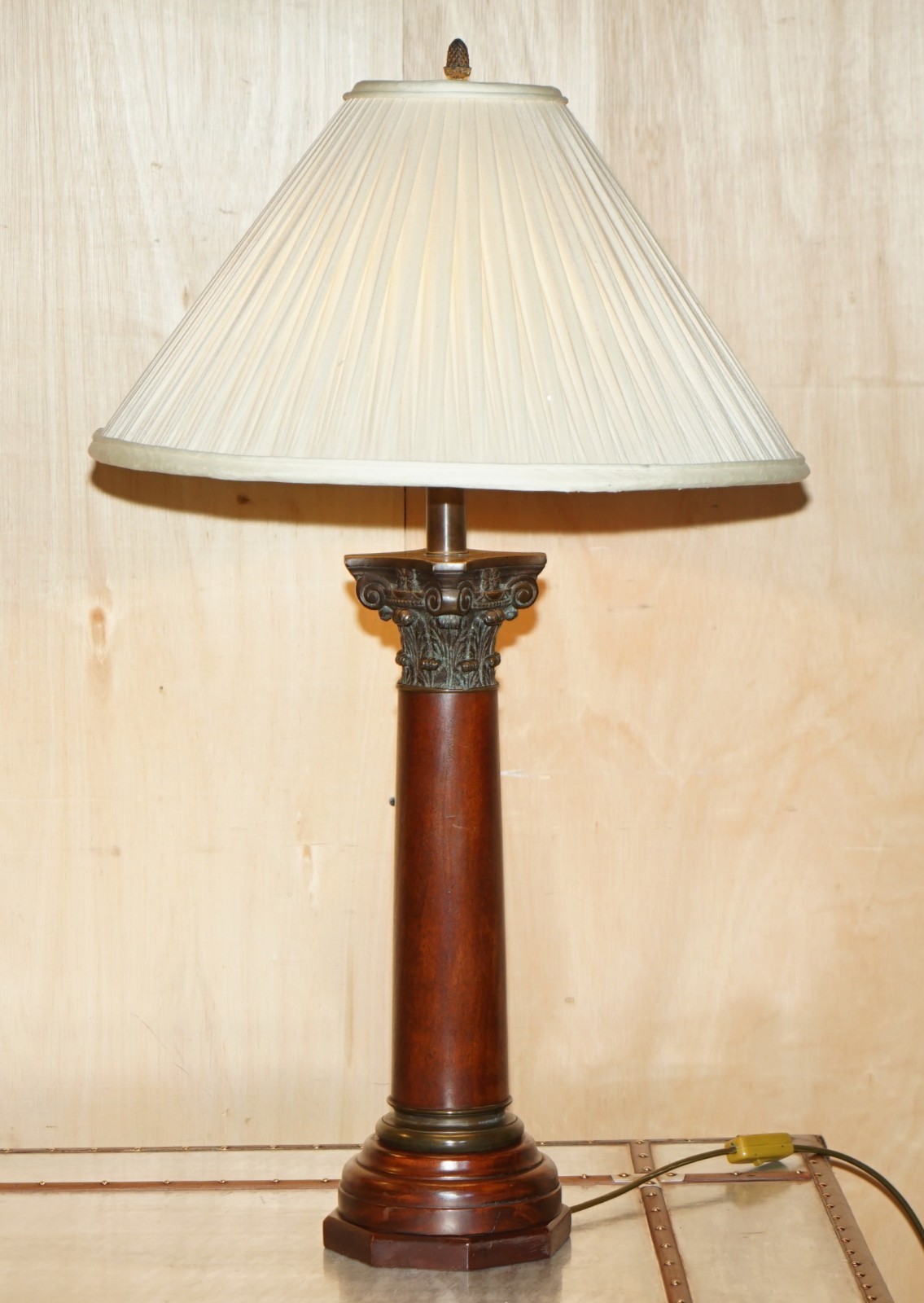 PAIR-OF-HUGE-95CM-GRAND-TOUR-STYLE-ROMAN-CORINTHIAN-PILLAR-BRASS-DESK-LAMPS-177529787127-3