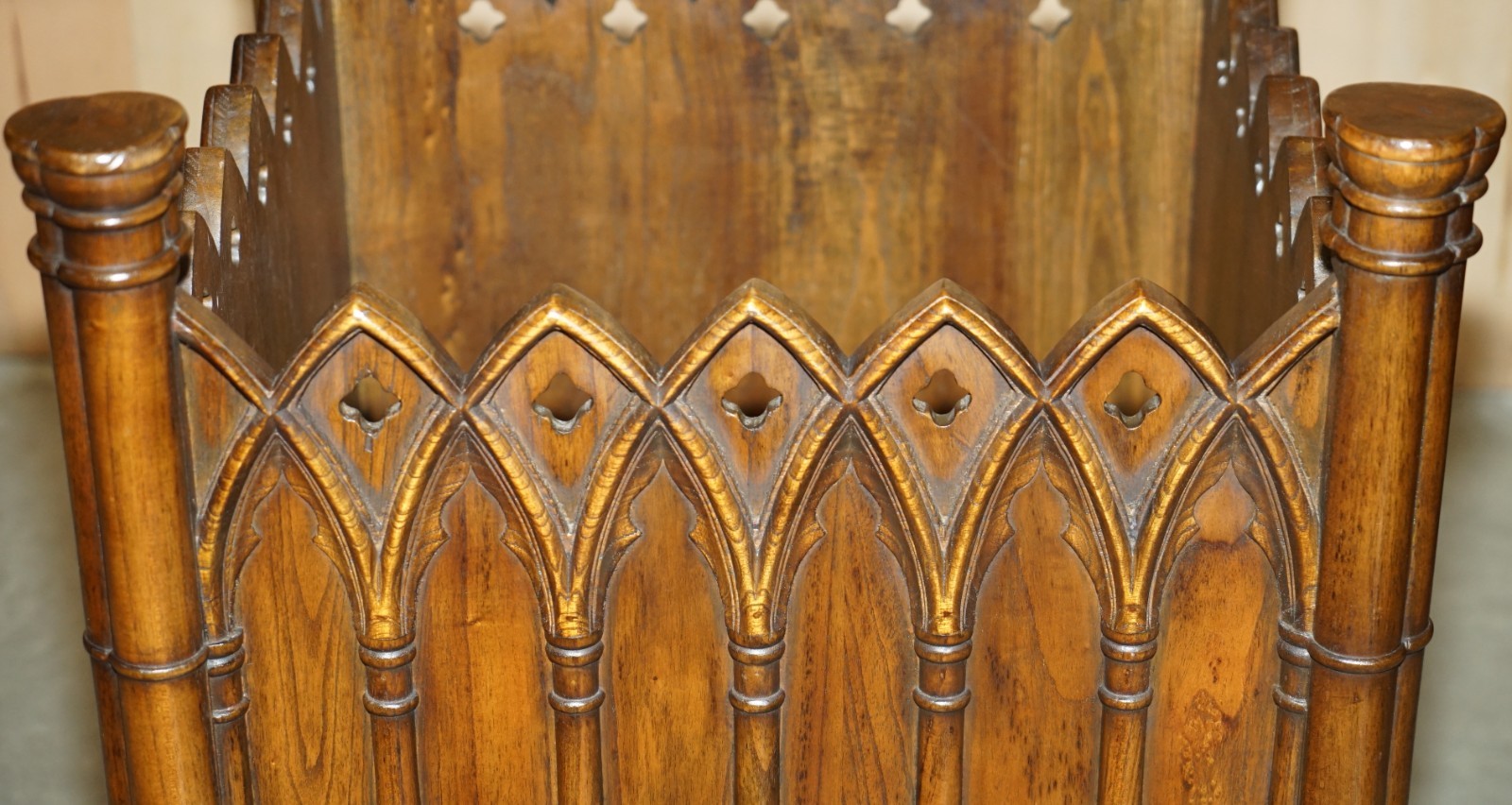 STUNNING-PAIR-OF-GOTHIC-REVIVAL-EXTRA-LARGE-HAND-CARVED-WOODEN-PLANTERS-72X60CM-205788886567-12