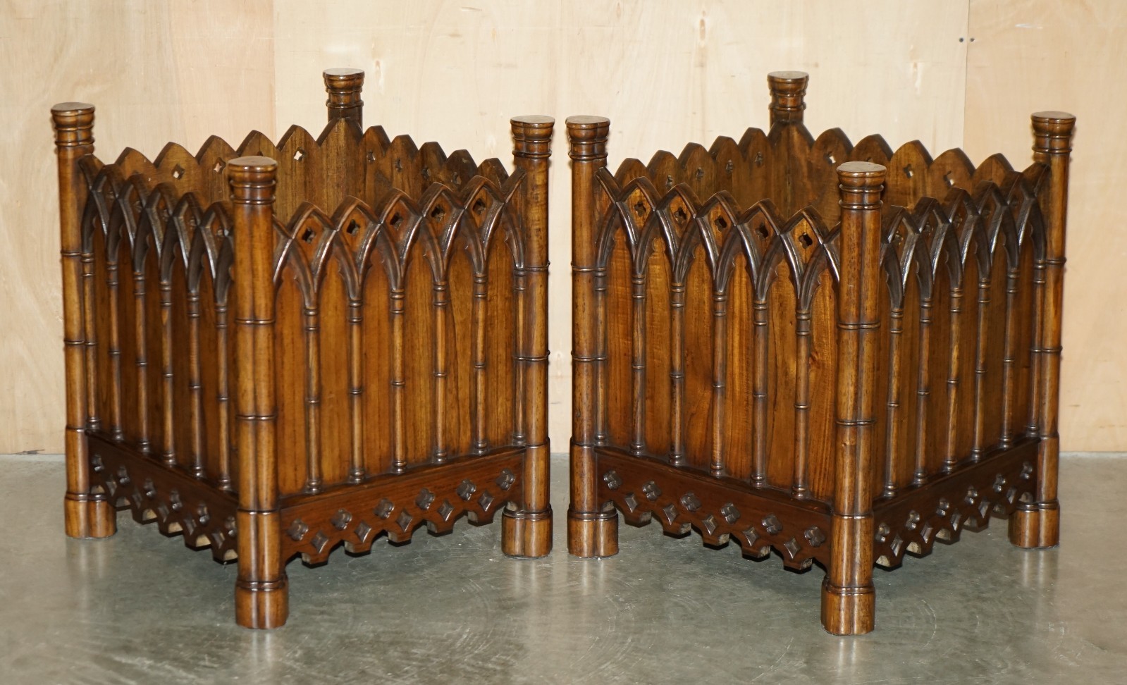 STUNNING-PAIR-OF-GOTHIC-REVIVAL-EXTRA-LARGE-HAND-CARVED-WOODEN-PLANTERS-72X60CM-205788886567-2