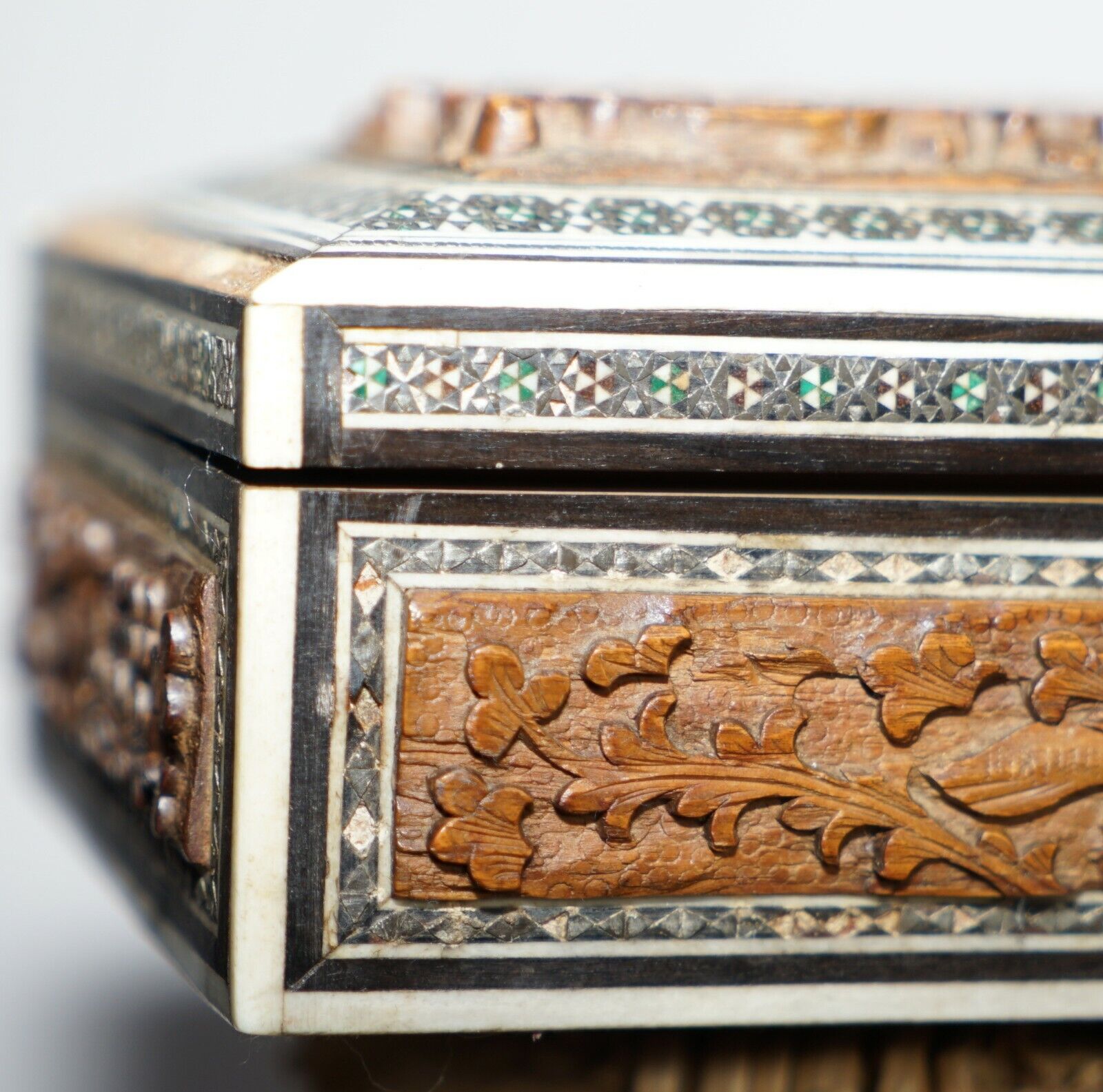 19TH CENTURY ANGLO INDIAN VIZAGAPATAM CARVED SANDALWOOD BOX MICRO MOSAIC  INLAYS - Royal House Antiques