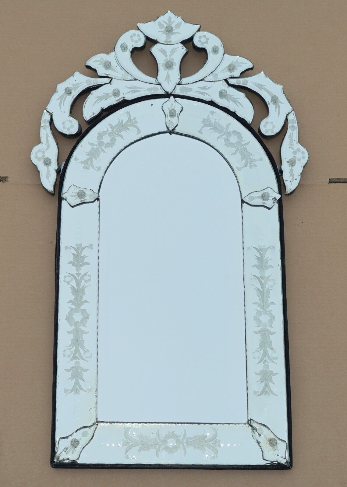 STUNNING ANTIQUE CIRCA 1910 VENETIAN ETCHED GLASS DOMED TOP WALL MIRROR
