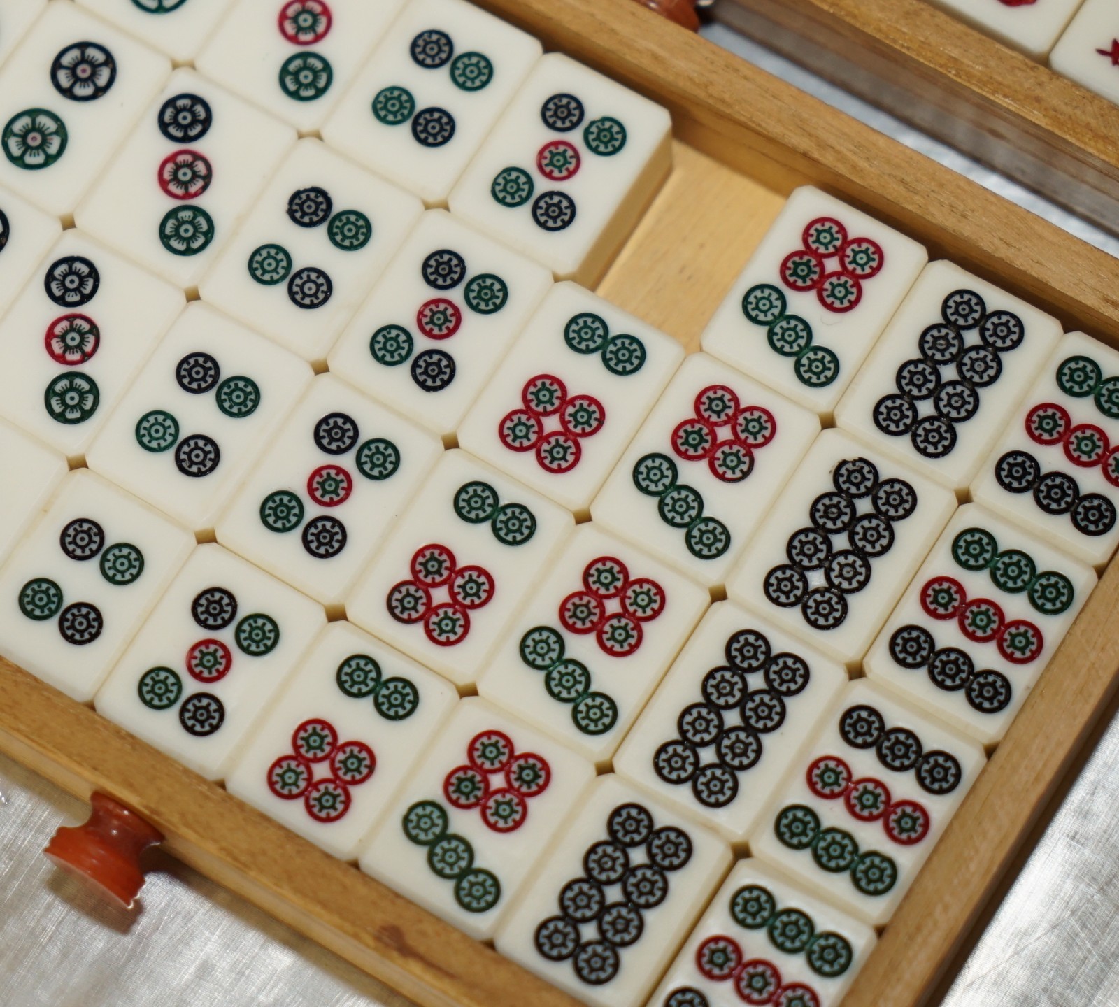 VINTAGE-COLLECTABLE-MAHJONG-CIRCA-1960S-CHINESE-EXPORT-PERIOD-HAND-CARVED-CASE-205812673648-12