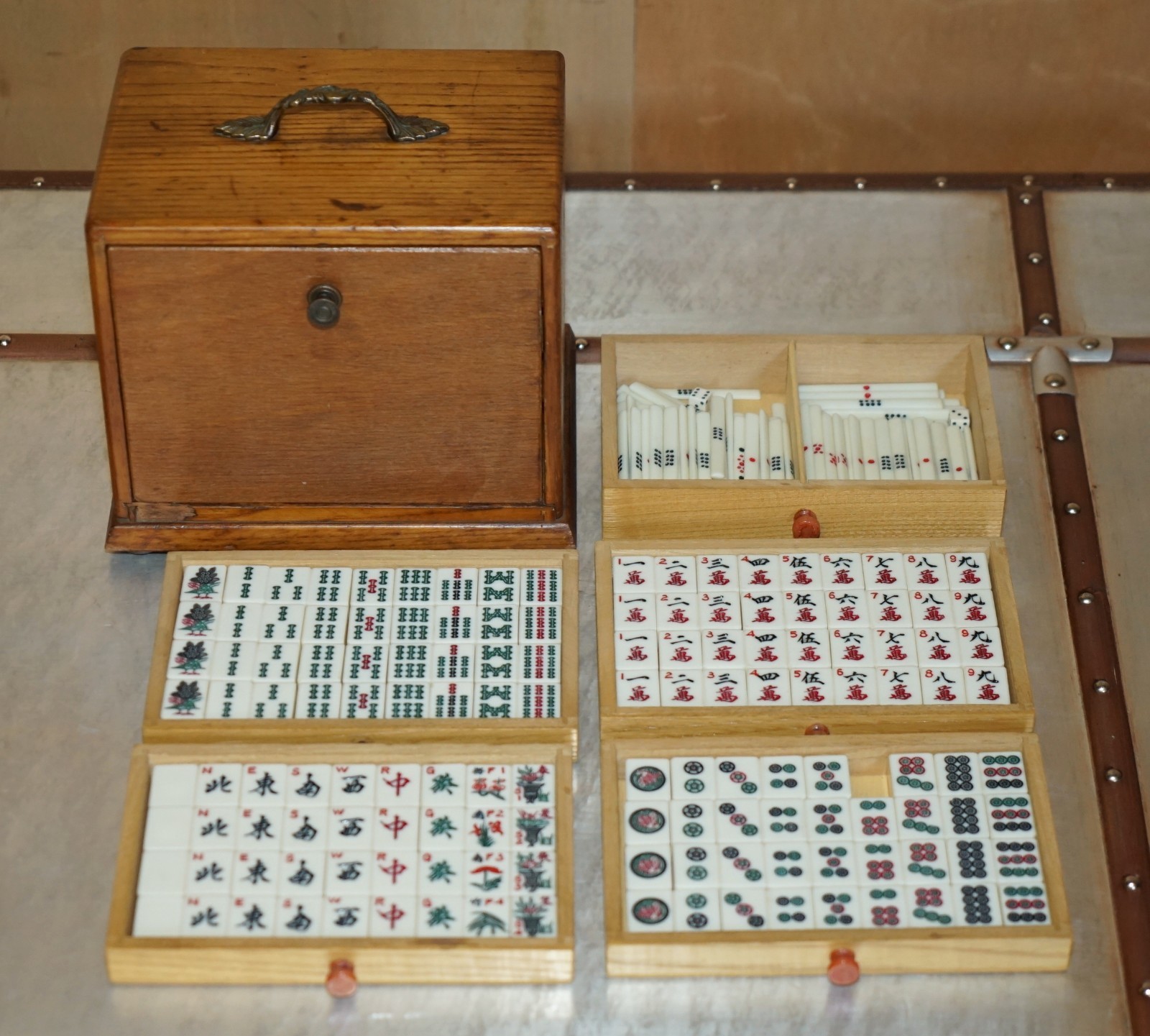 VINTAGE-COLLECTABLE-MAHJONG-CIRCA-1960S-CHINESE-EXPORT-PERIOD-HAND-CARVED-CASE-205812673648-2