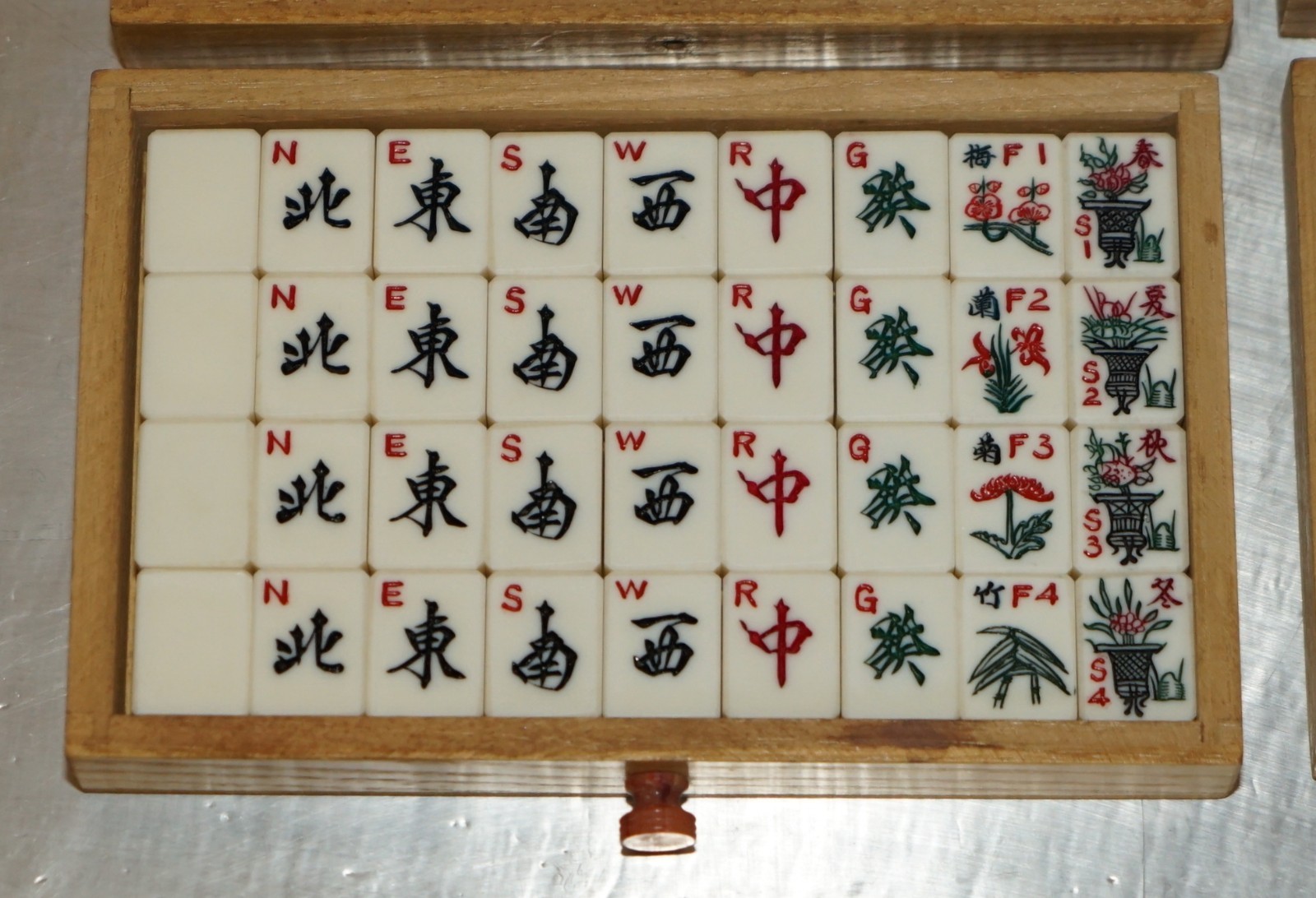 VINTAGE-COLLECTABLE-MAHJONG-CIRCA-1960S-CHINESE-EXPORT-PERIOD-HAND-CARVED-CASE-205812673648-5