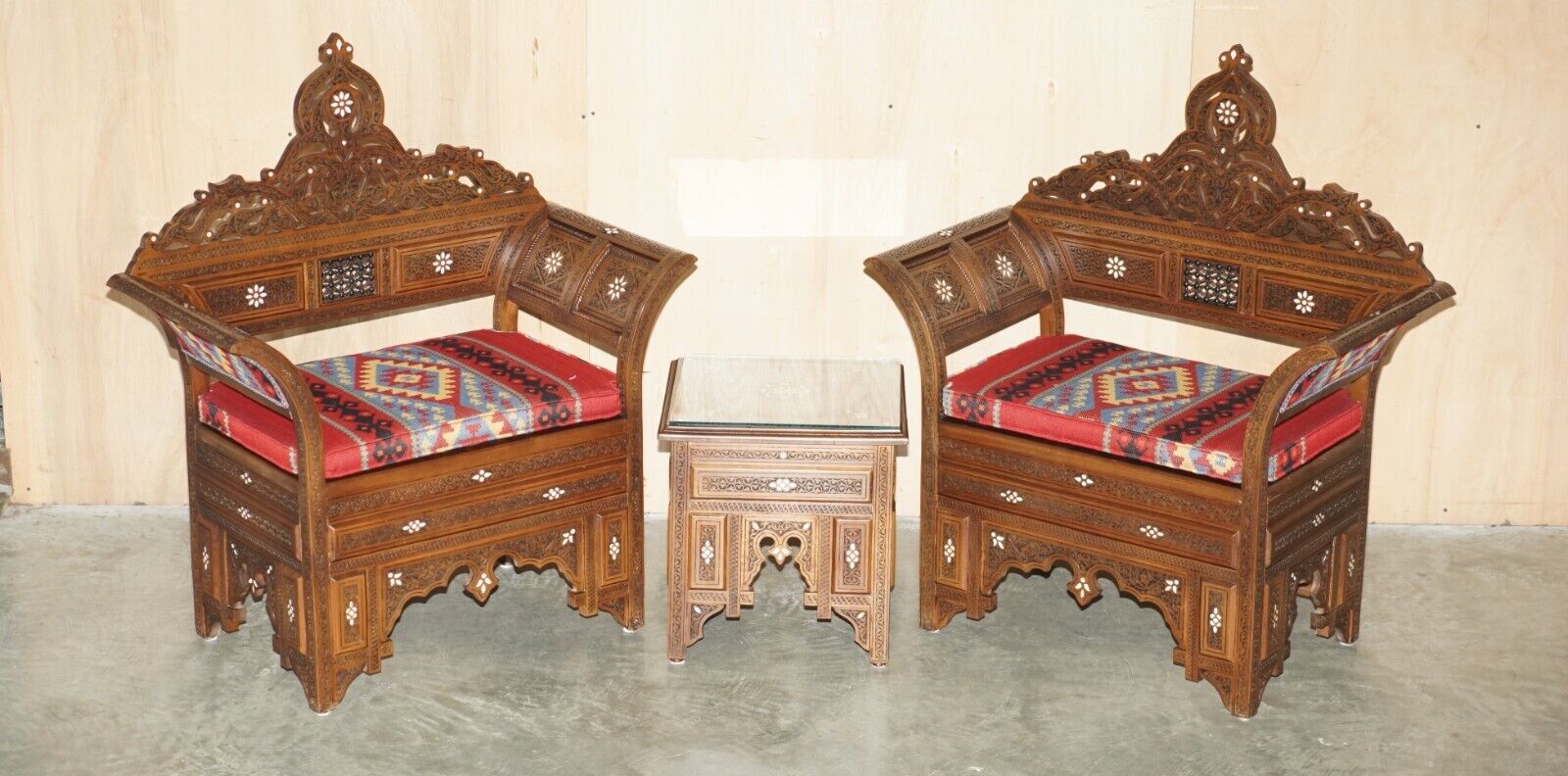 PAIR OF KILIM & MOTHER OF PEARL INLAID MOORISH MOROCCAN SYRIAN ARMCHAIRS & TABLE