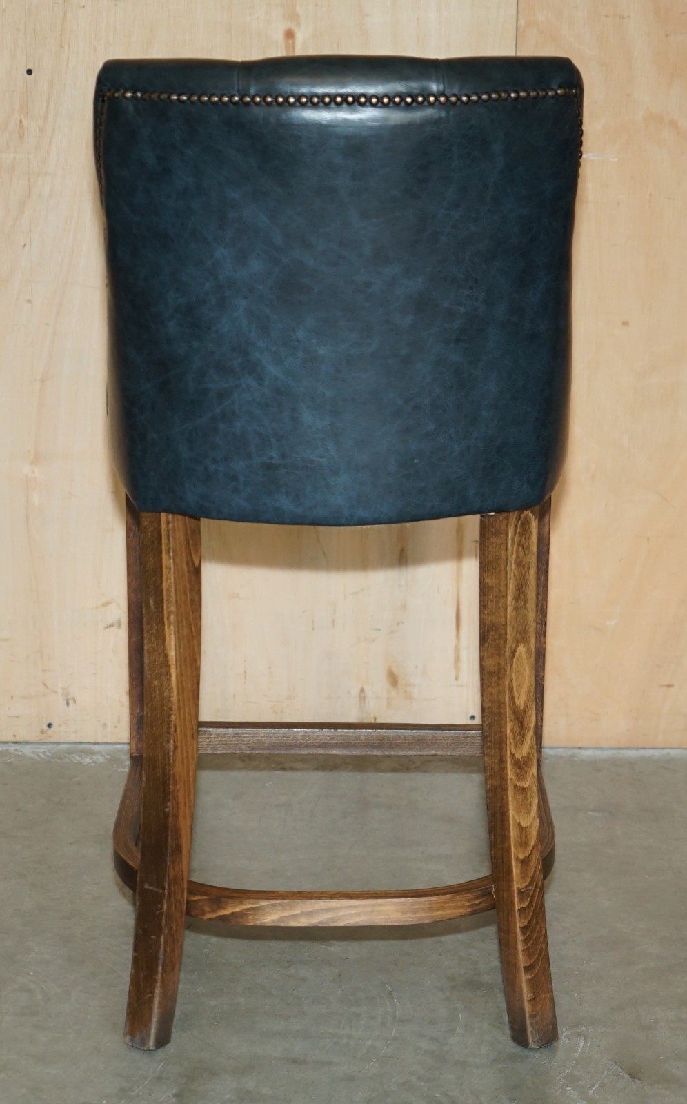 THREE-VINTAGE-GREEN-LEATHER-CHESTERFIELD-TUFTED-KITCHEN-DINER-BAR-STOOLS-187688625029-11