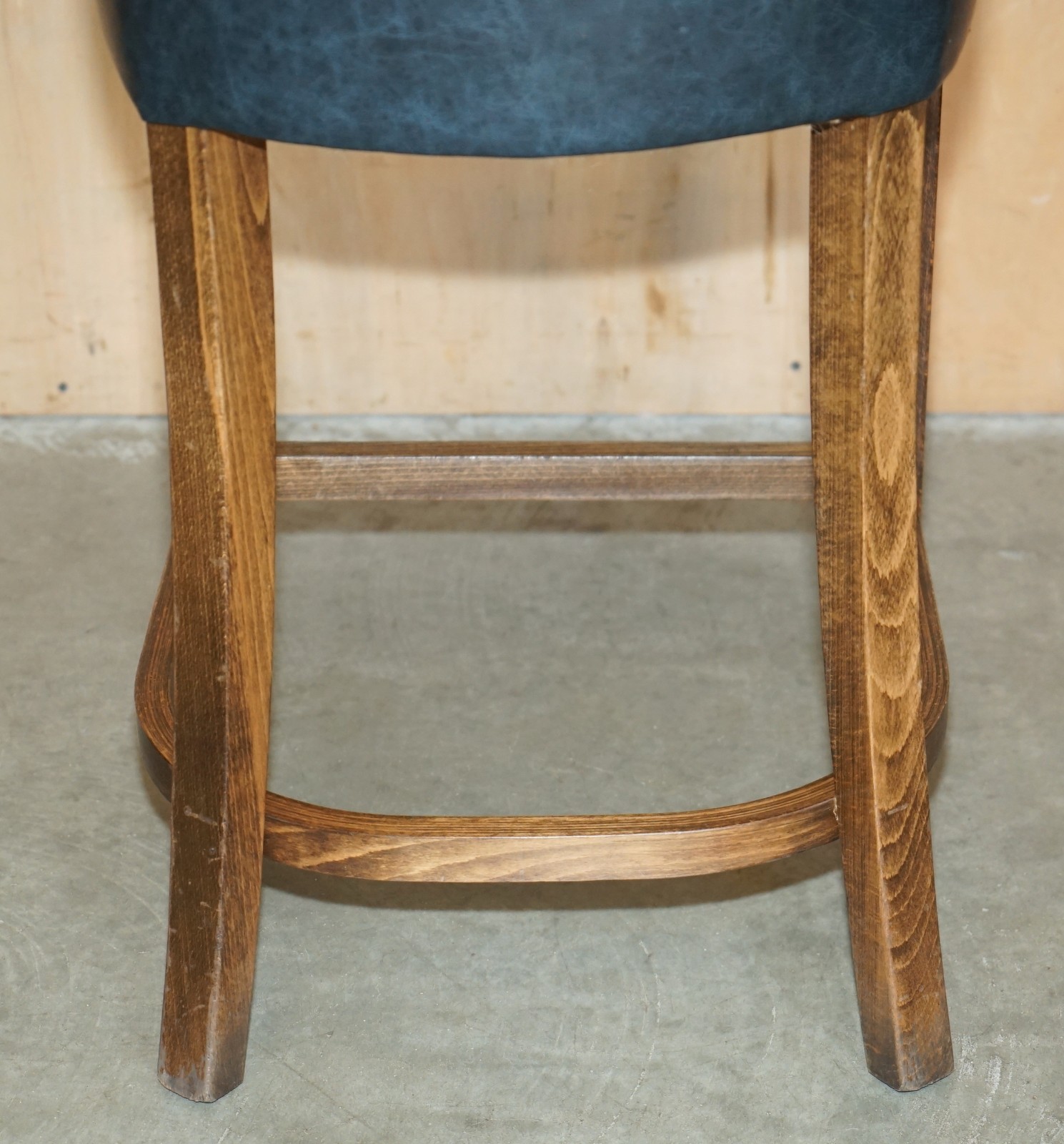 THREE-VINTAGE-GREEN-LEATHER-CHESTERFIELD-TUFTED-KITCHEN-DINER-BAR-STOOLS-187688625029-12