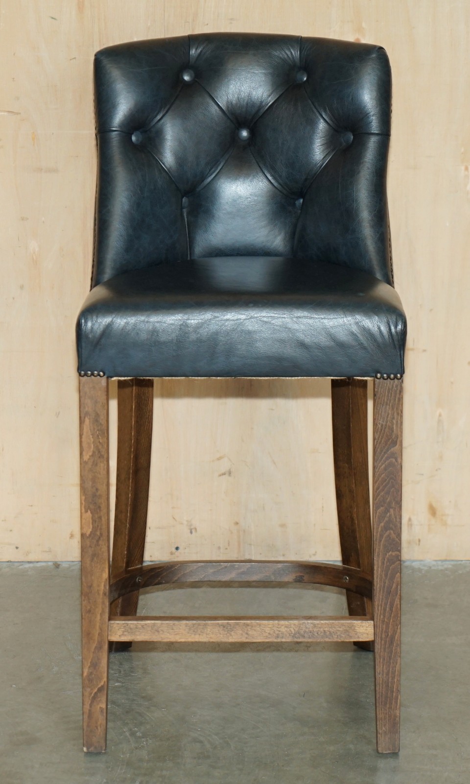 THREE-VINTAGE-GREEN-LEATHER-CHESTERFIELD-TUFTED-KITCHEN-DINER-BAR-STOOLS-187688625029-14