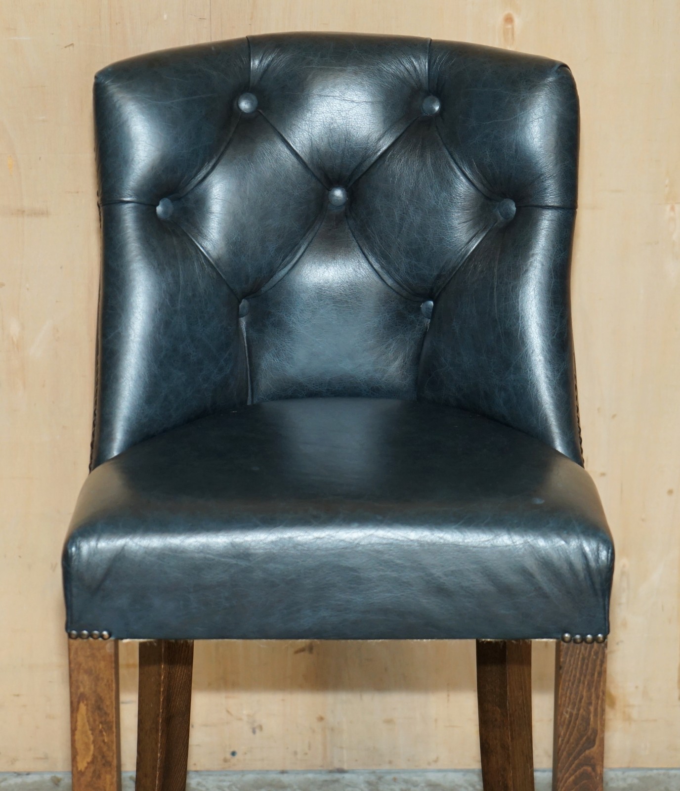 THREE-VINTAGE-GREEN-LEATHER-CHESTERFIELD-TUFTED-KITCHEN-DINER-BAR-STOOLS-187688625029-15