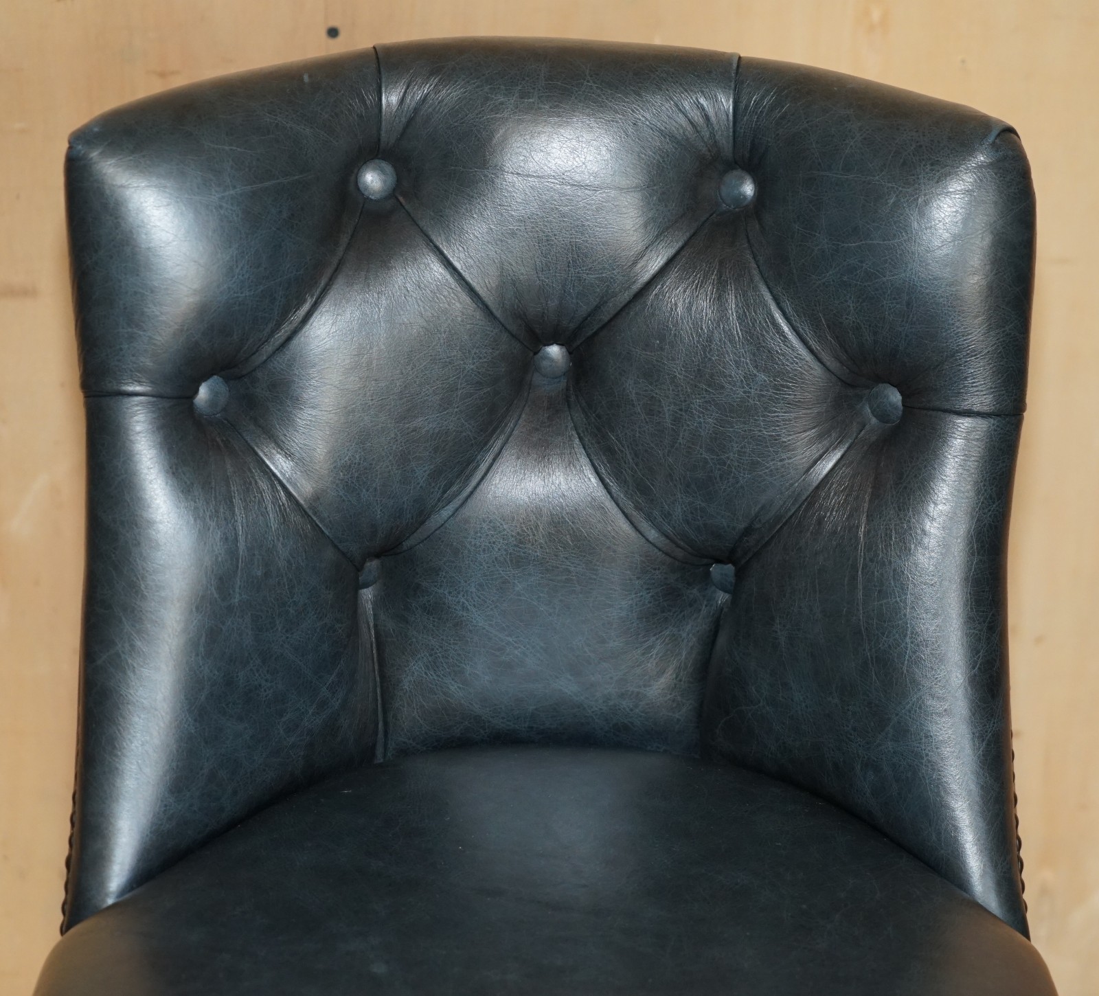 THREE-VINTAGE-GREEN-LEATHER-CHESTERFIELD-TUFTED-KITCHEN-DINER-BAR-STOOLS-187688625029-16